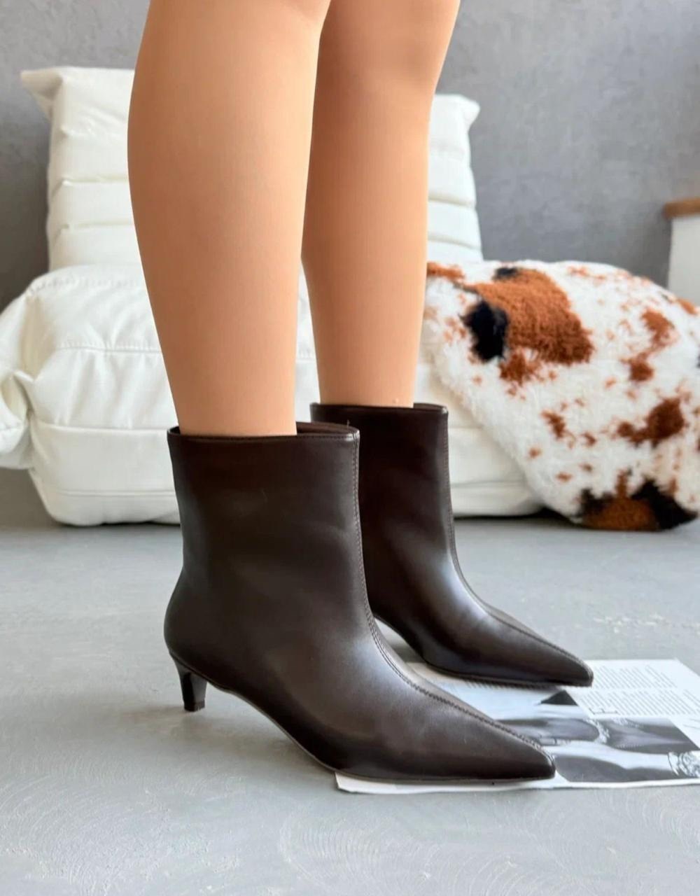 ,ботильоны женские,модные ботильоны,ботильоны дизайнерские,женские ботильоны с острым носком