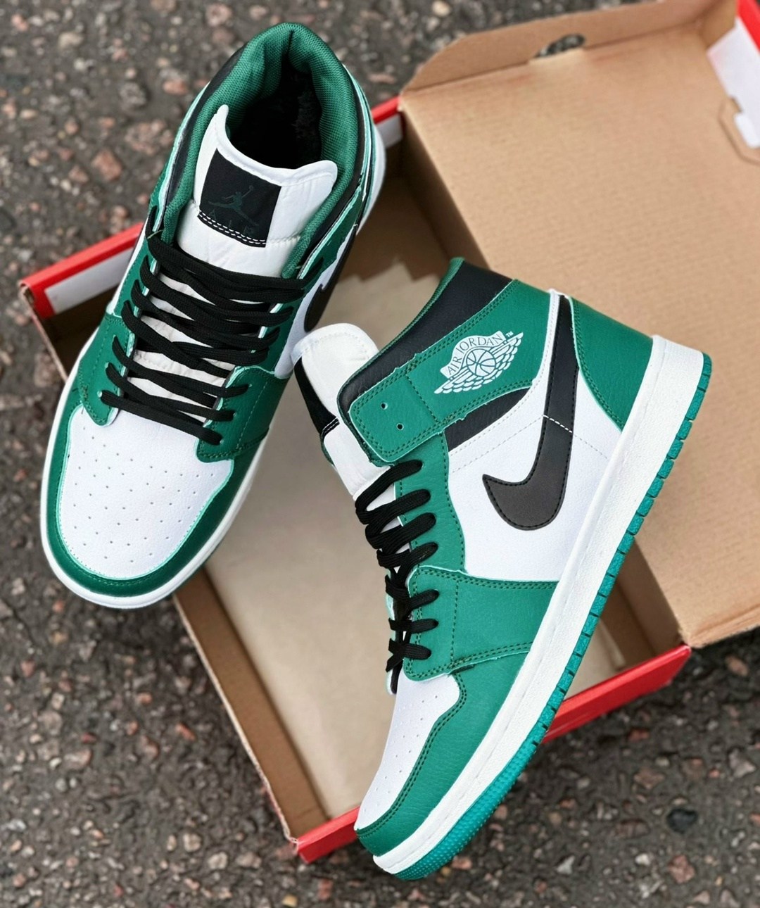 кроссовки nike air jordan 1,air jordan 1 mid lucky green,мужские кроссовки nike air jordan 1 retro high,кроссовки для мужчин,nike air jordan 1