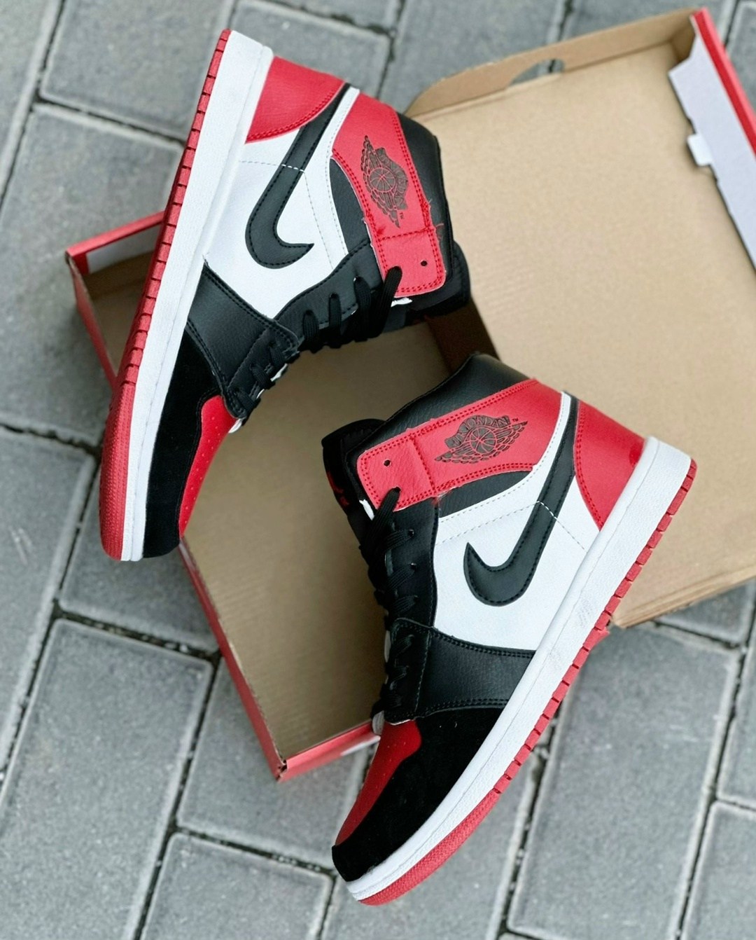 кроссовки nike air jordan 1,air jordan 1 mid lucky green,мужские кроссовки nike air jordan 1 retro high,кроссовки для мужчин,nike air jordan 1