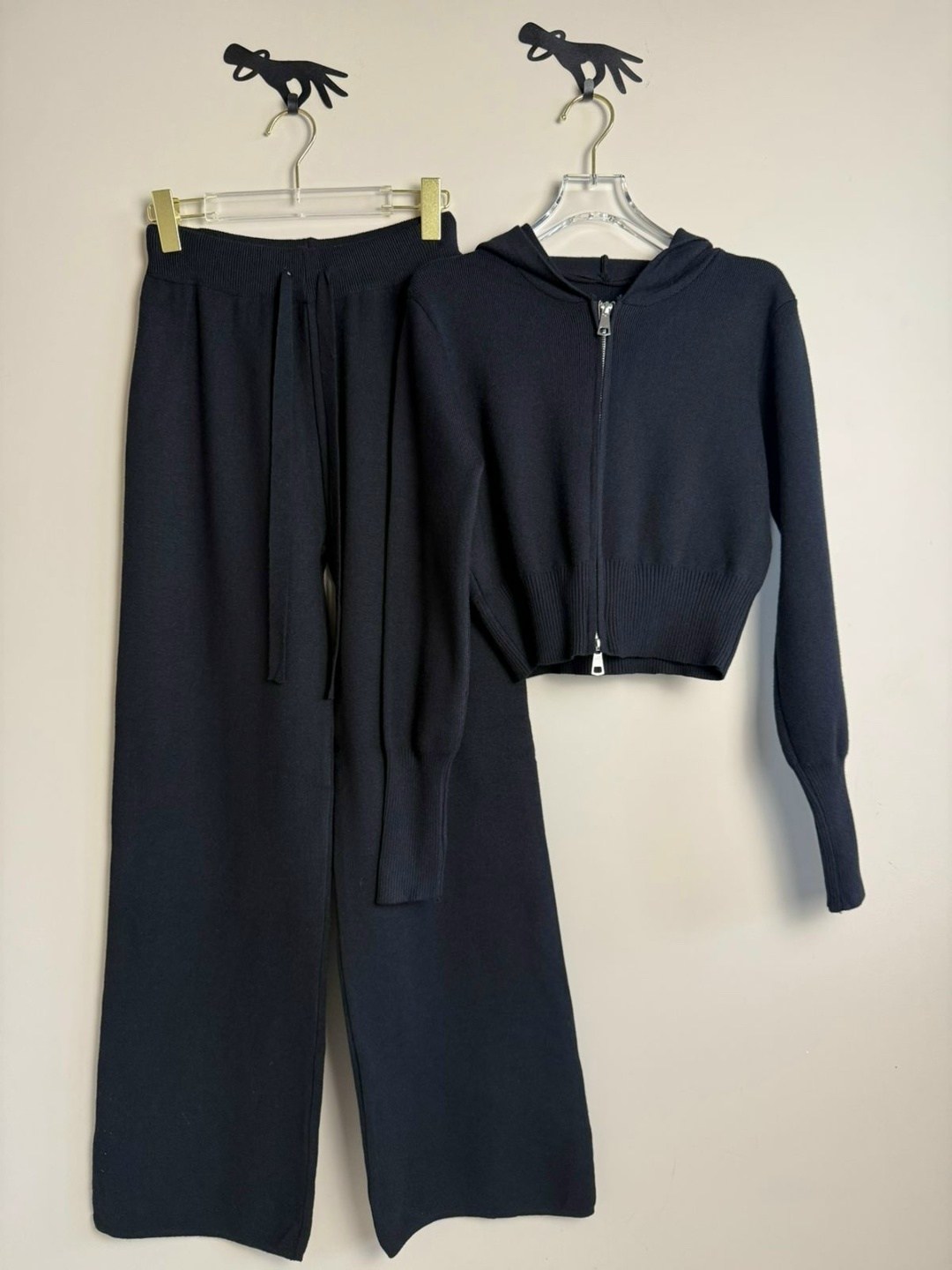 трикотажные костюмы,костюм с брюками,костюм с брюками и кофтой,вязаные костюмы,серый костюм женский