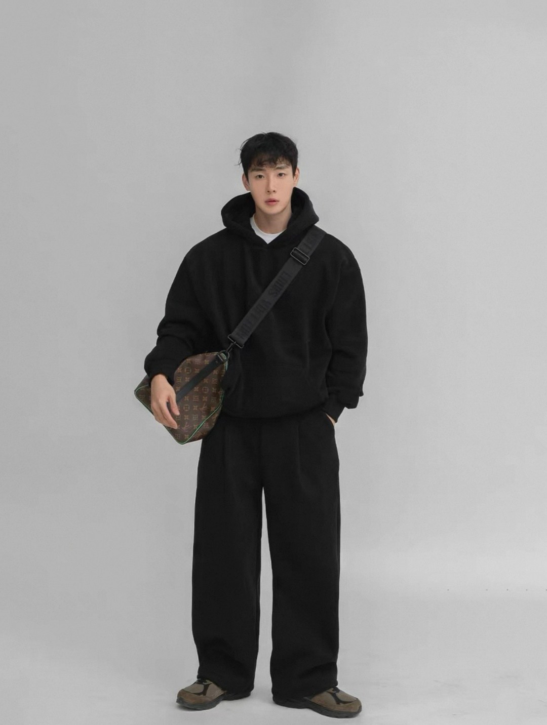 худи оверсайз,толстовки оверсайз,брюки свободного кроя,брюки широкие,толстовка свободного кроя