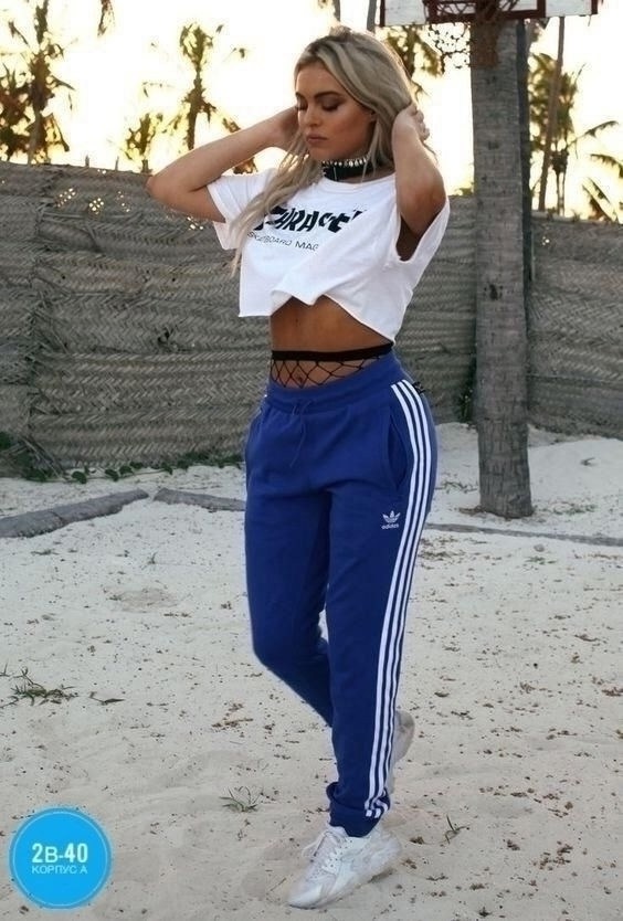 девушка,женские костюмы спортивные,красивая девушка в спортивном костюме,в спортивном костюме,девушка в спортивном костюме