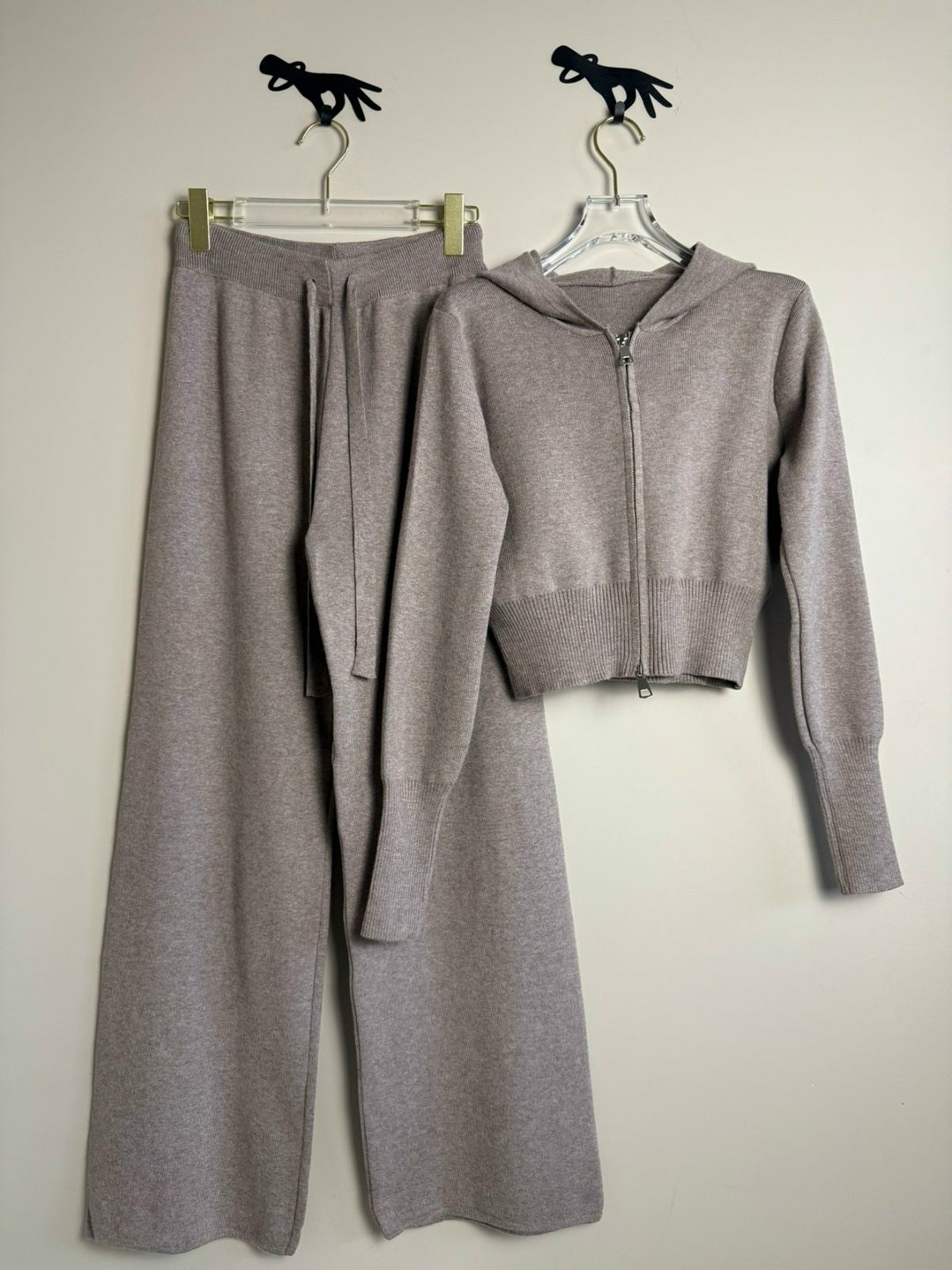 трикотажные костюмы,костюм с брюками,костюм с брюками и кофтой,вязаные костюмы,серый костюм женский