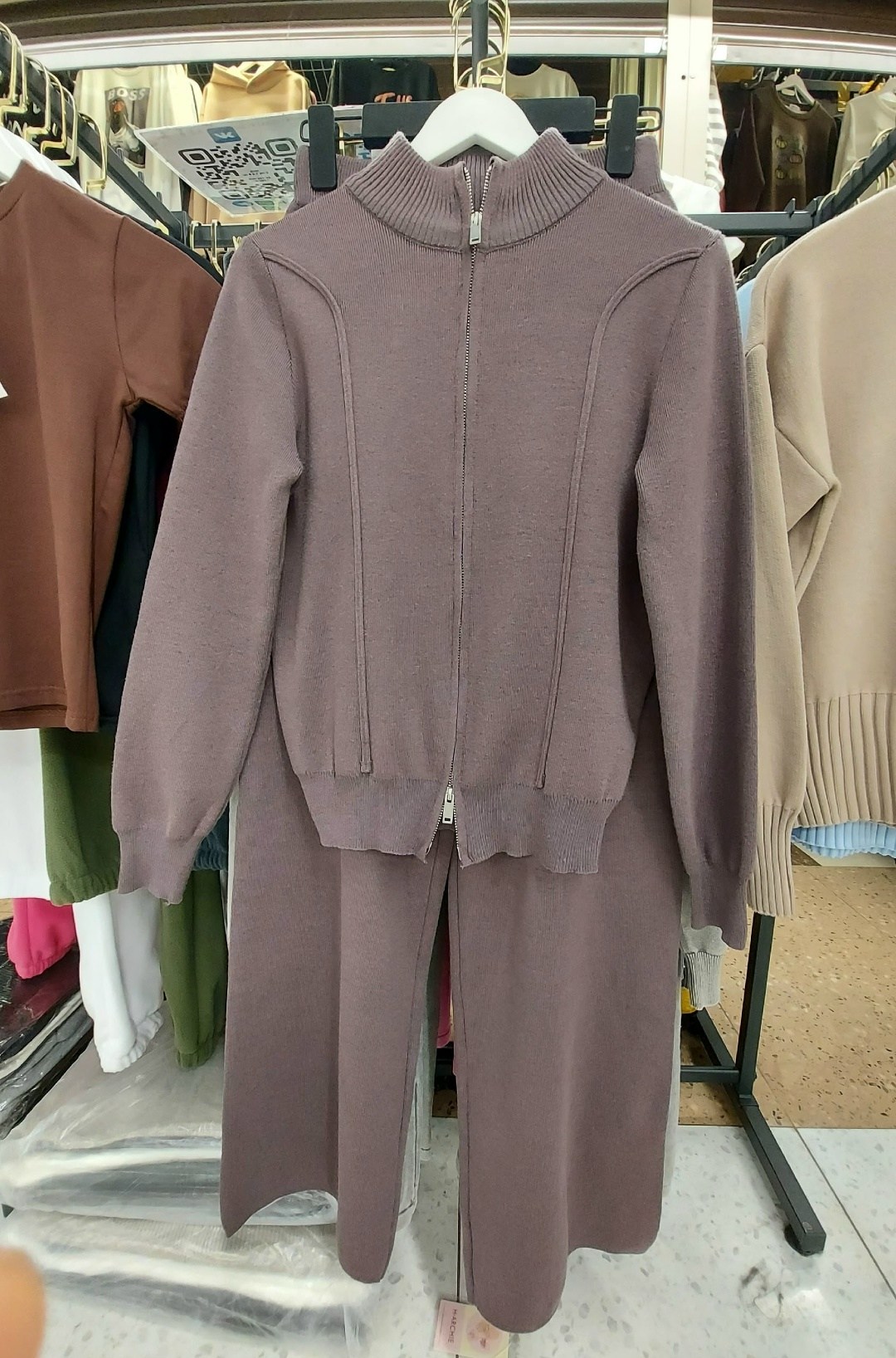 костюм двойка кашемир,трикотажные костюмы,стильные костюмы,костюмы двойки,трикотажные костюмы женские