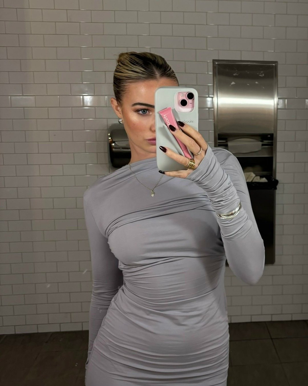 элегантное платье,девушка,коричневое платье,платье длинное облегающее,платья юбка