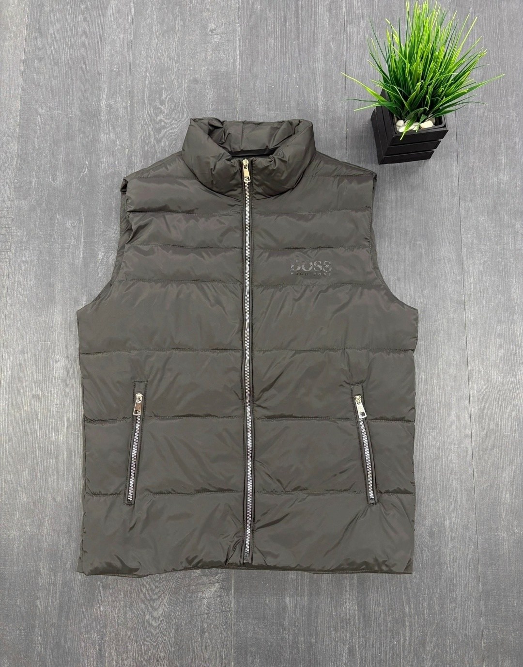 жилетка boss мужская,жилет boss,жилет boss жилет,жилетка хуго босс,утепленный жилет boss