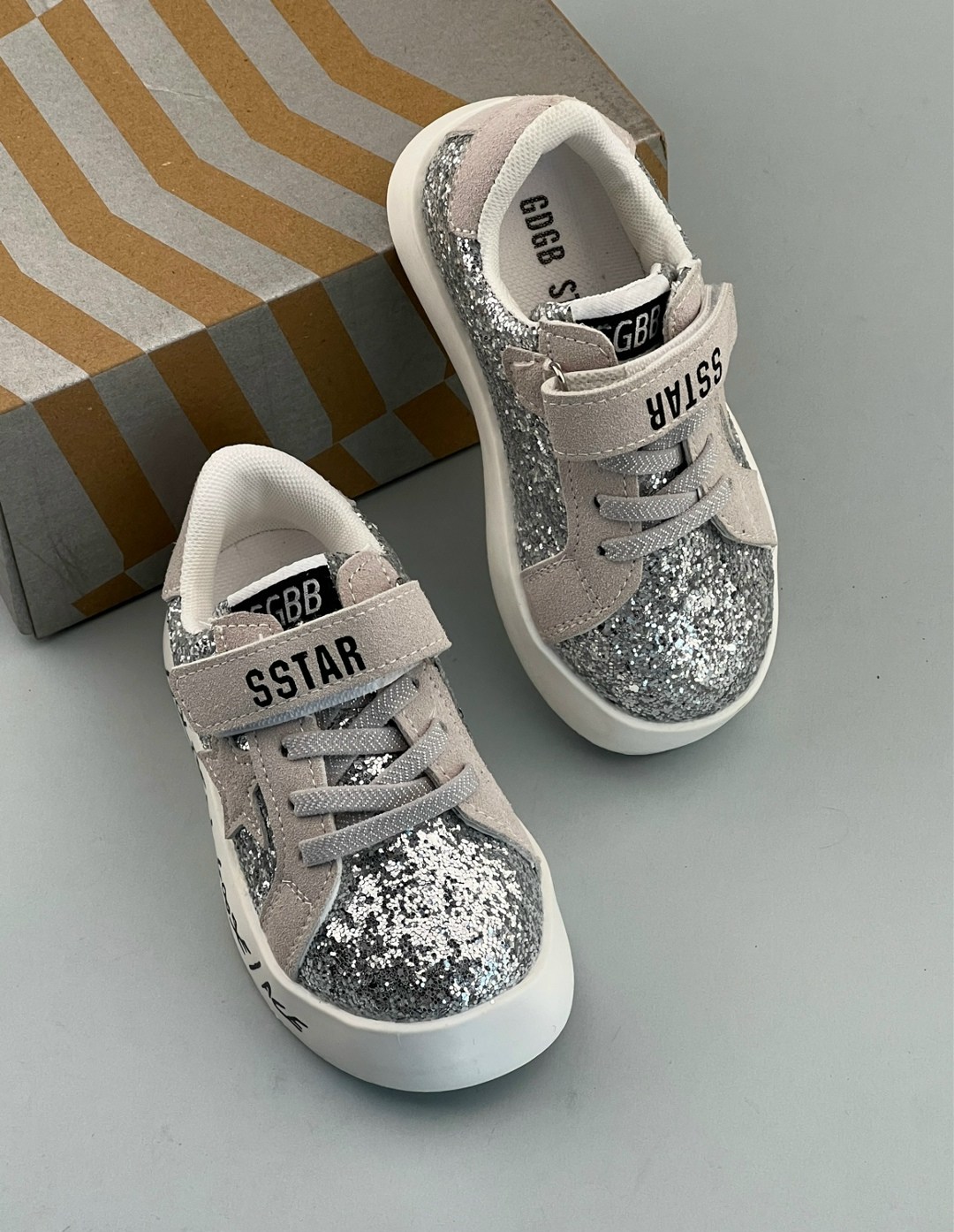 ,детский ,детские кроссовки,спортивная ,блестящие кроссовки