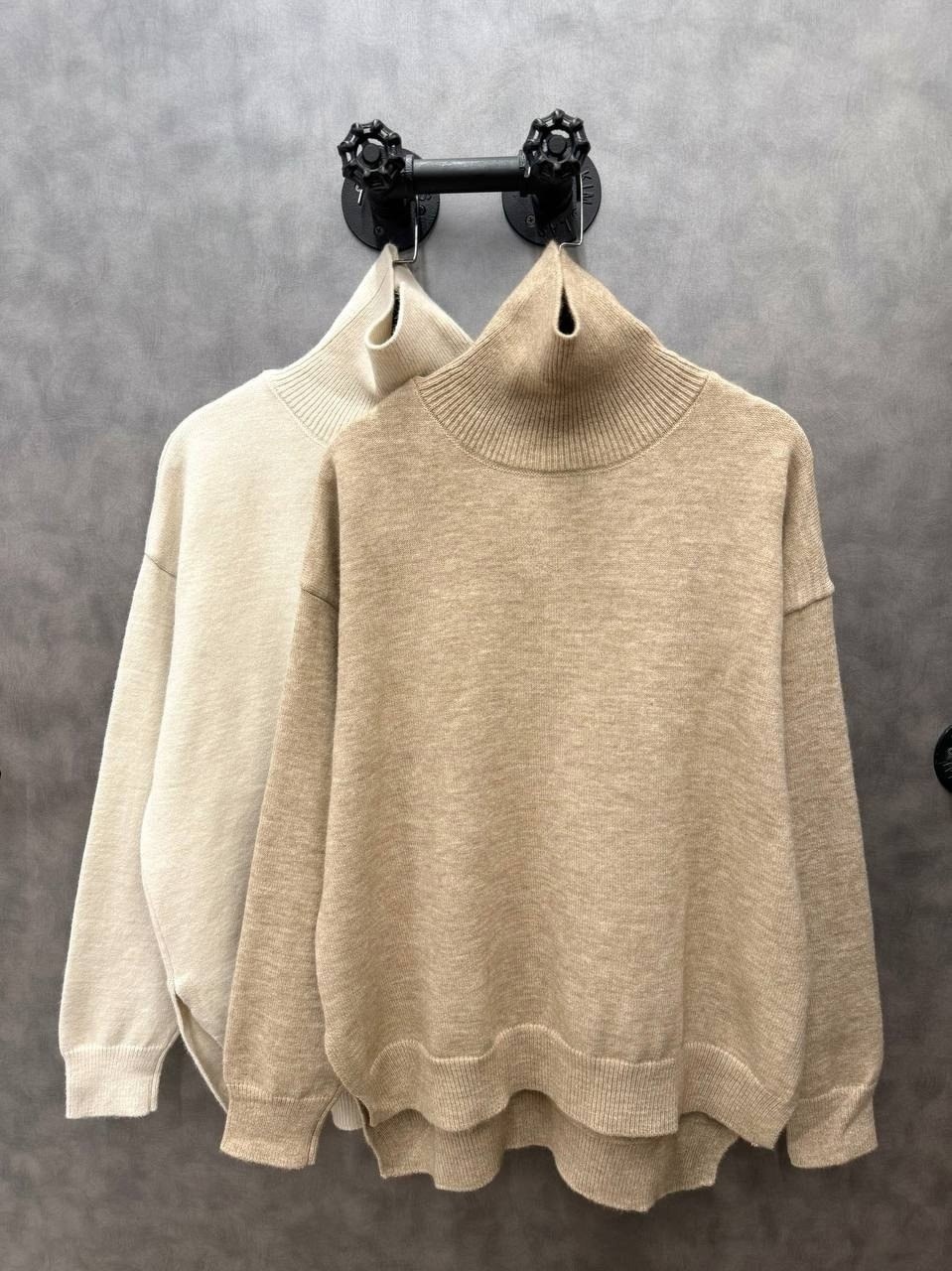 свитер оверсайз с высоким воротником,свитер женский оверсайз,свитер оверсайз вязаный с горлом женский,свитер женский с горлом оверсайз,вязаный джемпер женский оверсайз