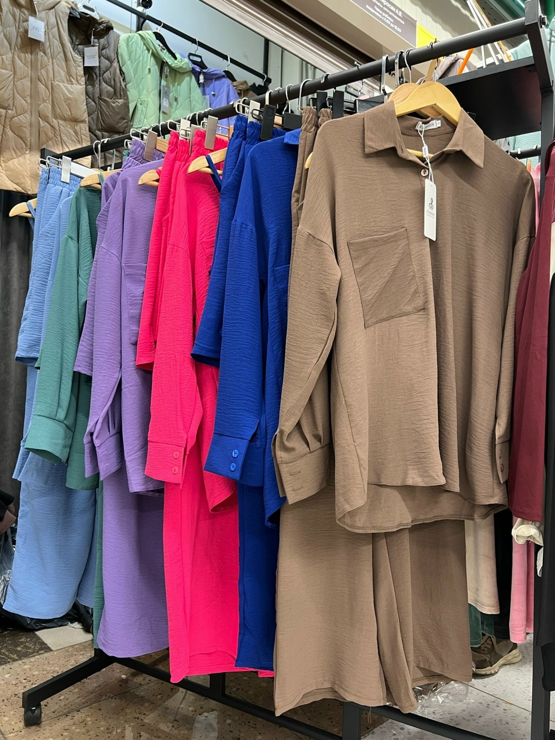 костюмы комплекты,костюмы женские,женские летние костюмы,стильные костюмы,костюм фиолетовый