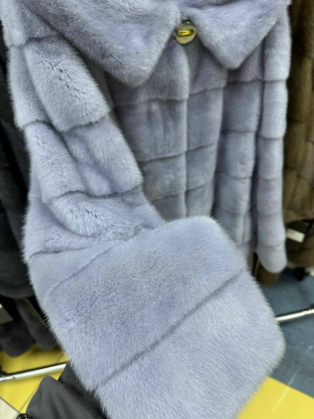шуба норковая с капюшоном,шуба из голубой норки,голубая норка шуба,шуба норковая,серая норковая шуба