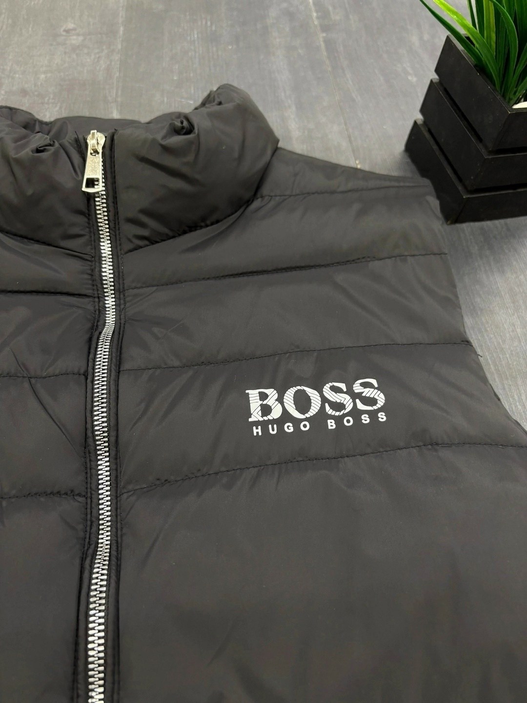 жилетка boss мужская,жилет boss,жилет boss жилет,жилетка хуго босс,утепленный жилет boss