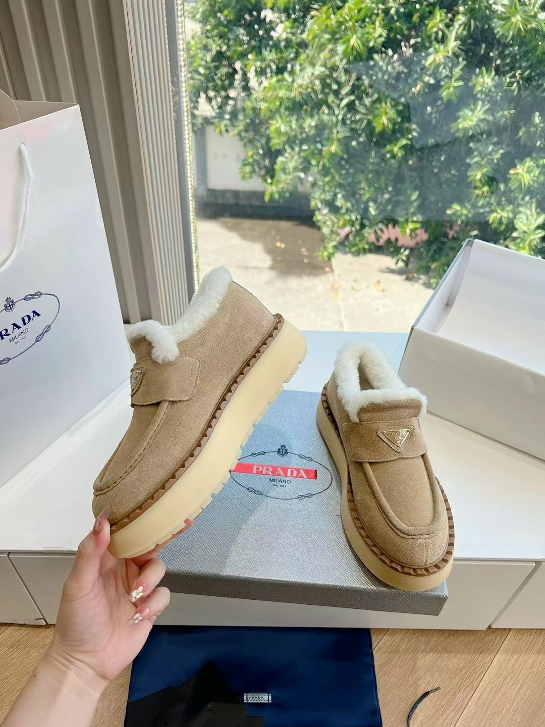 меховые лоферы,,лоферы prada suede,ботинки с мехом,женские меховые