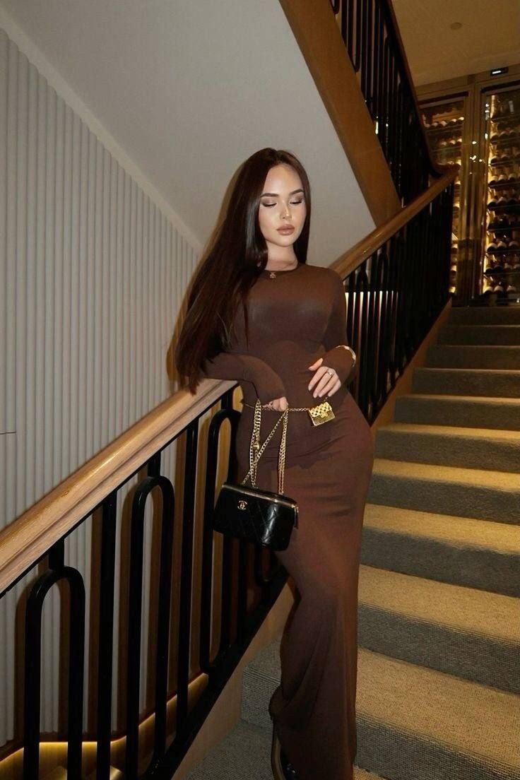 элегантное платье,девушка,коричневое платье,платье длинное облегающее,платья юбка