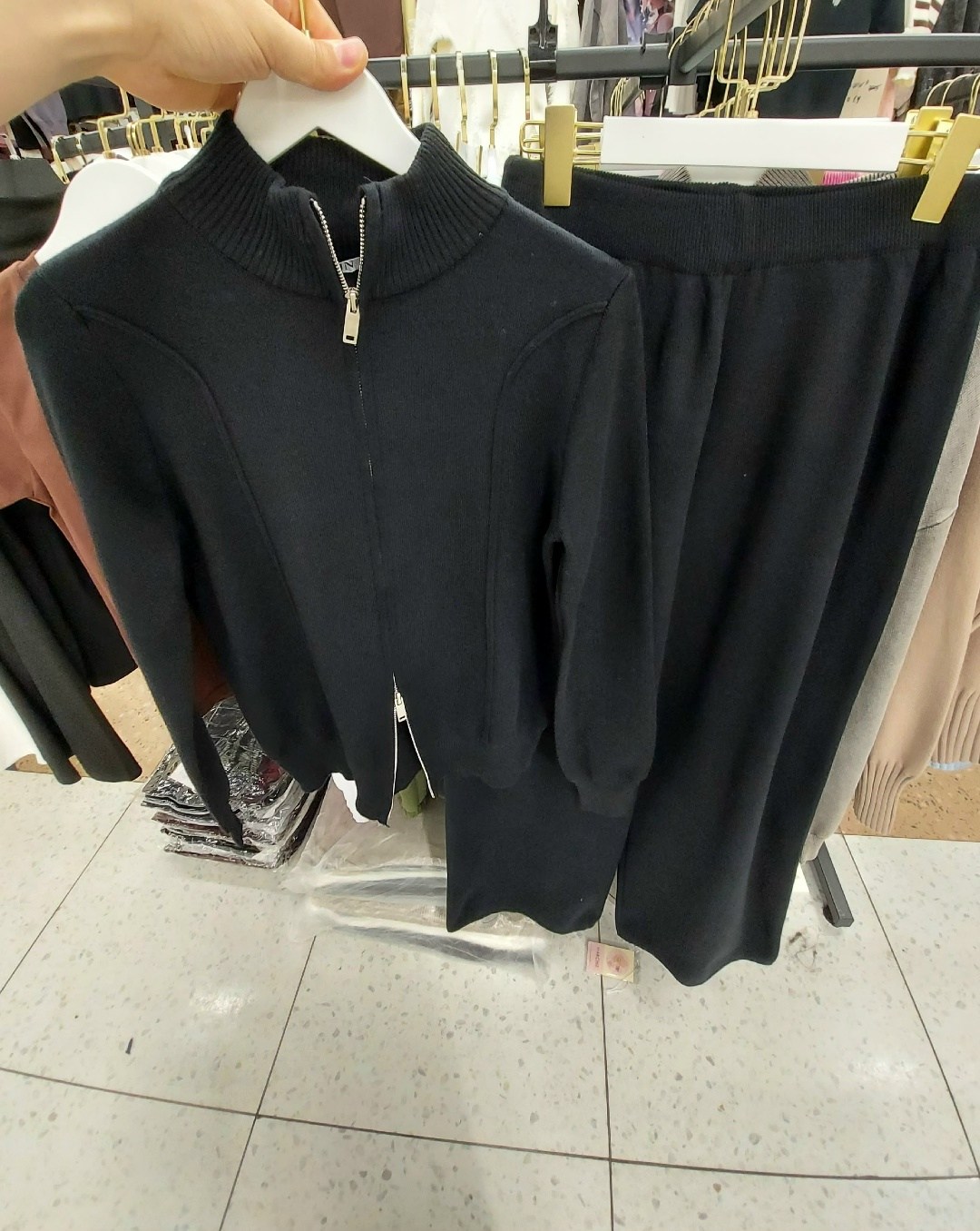 костюм двойка кашемир,трикотажные костюмы,стильные костюмы,костюмы двойки,трикотажные костюмы женские