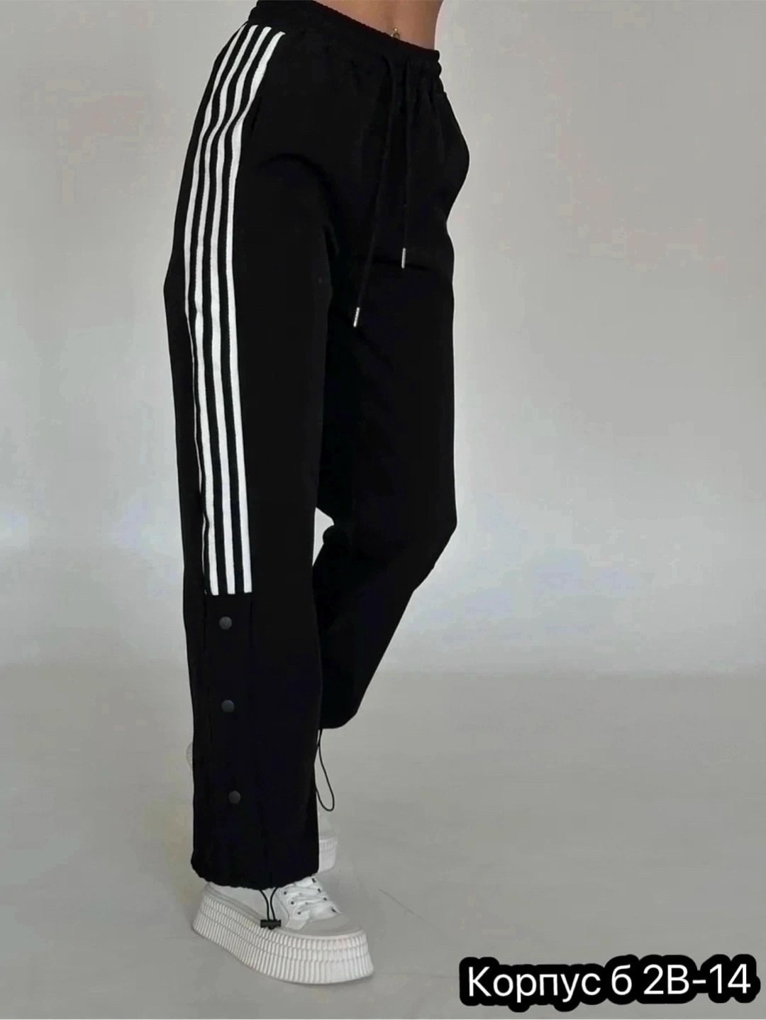 брюки спортивные женская,костюмы спортивные женские,женские штаны,штаны с лампасами,спортивные женские штаны