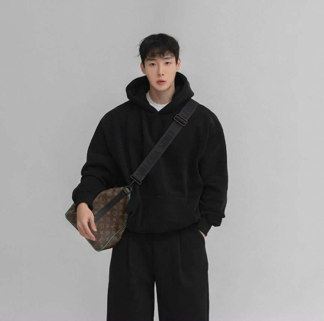 худи оверсайз,толстовки оверсайз,брюки свободного кроя,брюки широкие,толстовка свободного кроя