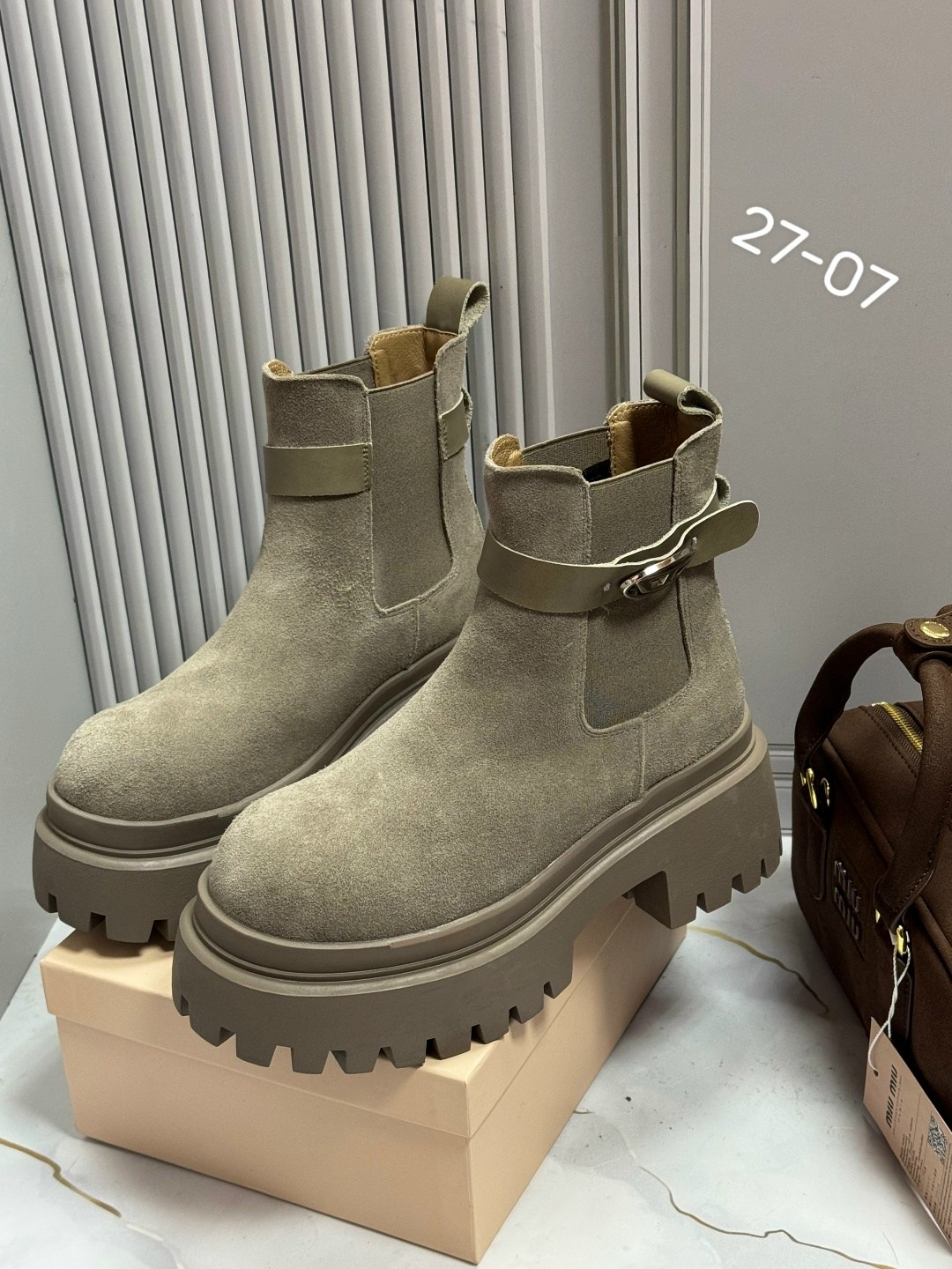 женские ботинки,,ботинки модные,ботинки челси баленсиага, женская