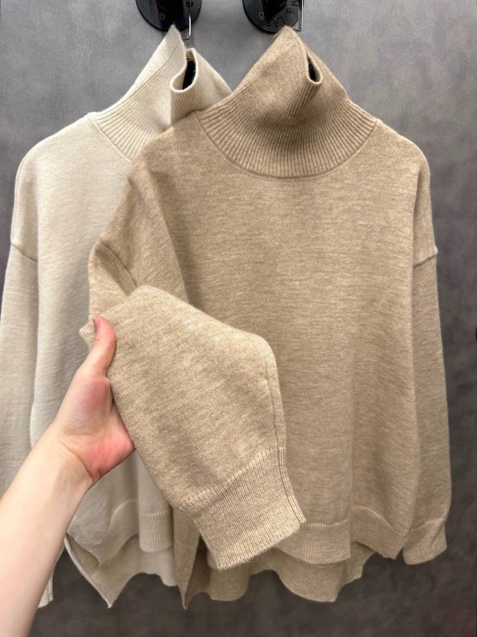 свитер оверсайз с высоким воротником,свитер женский оверсайз,свитер оверсайз вязаный с горлом женский,свитер женский с горлом оверсайз,вязаный джемпер женский оверсайз