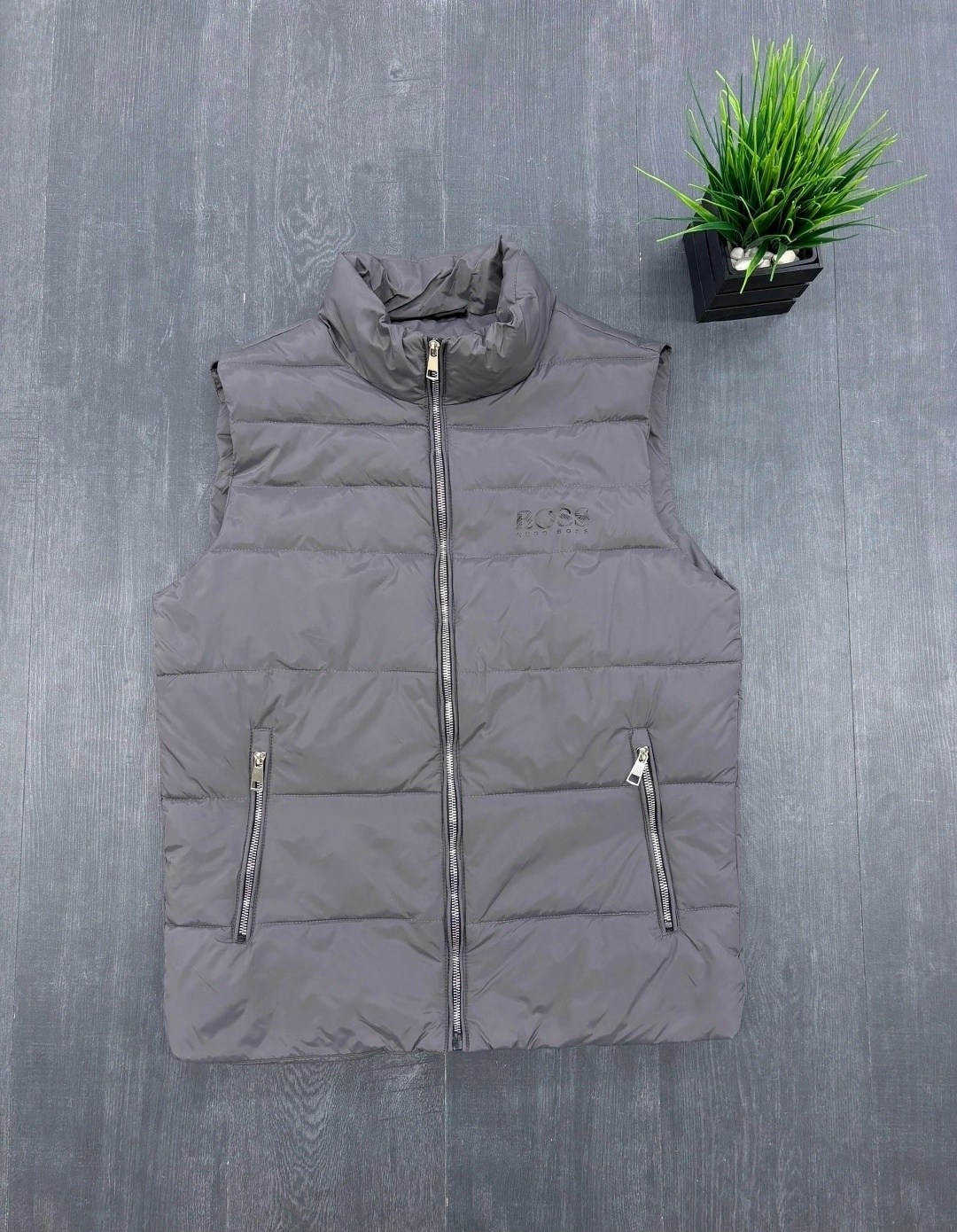 жилетка boss мужская,жилет boss,жилет boss жилет,жилетка хуго босс,утепленный жилет boss