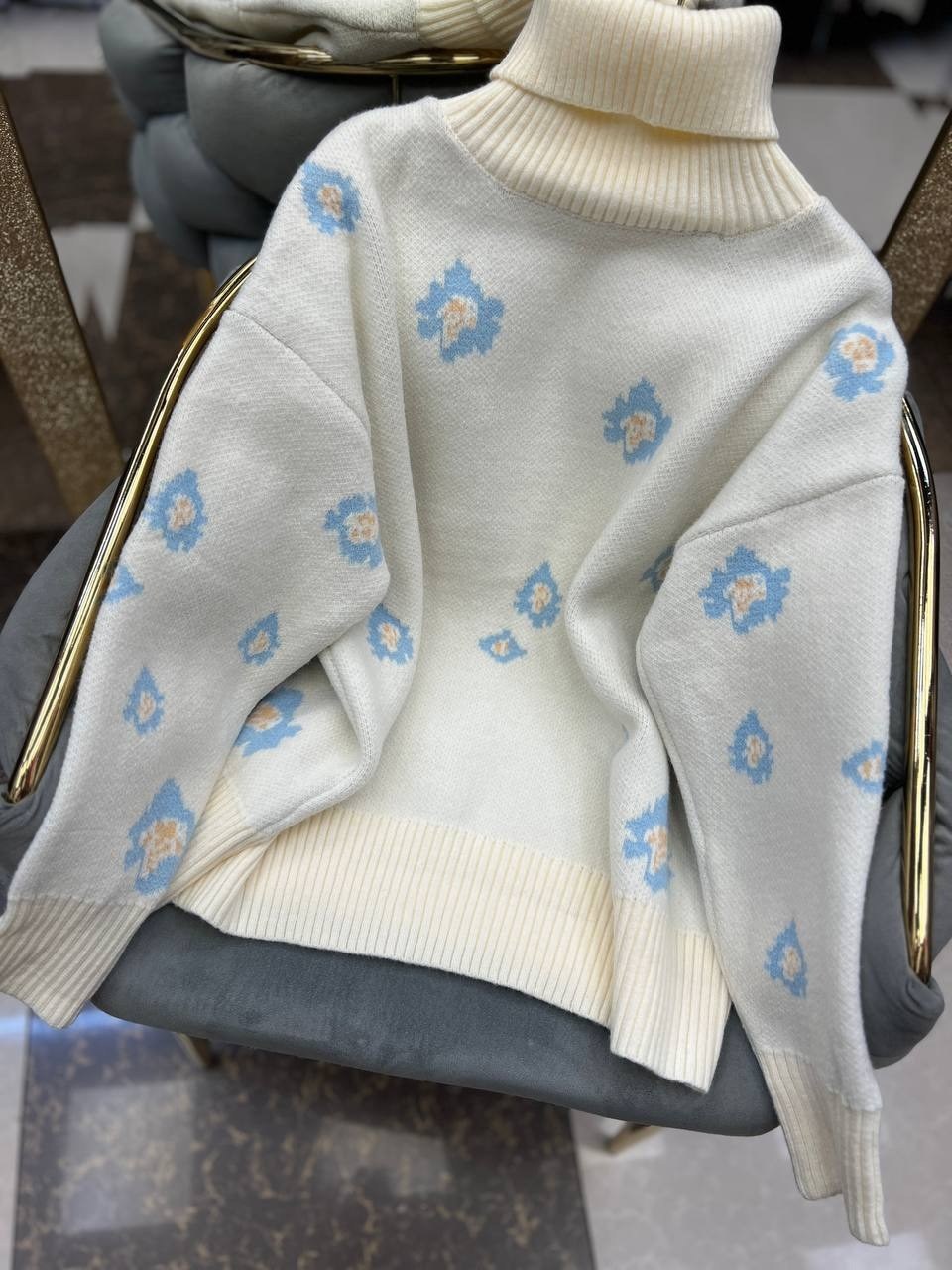 свитер с вышивкой,модные свитера,свитер,свитер с горлом,свитер с принтом