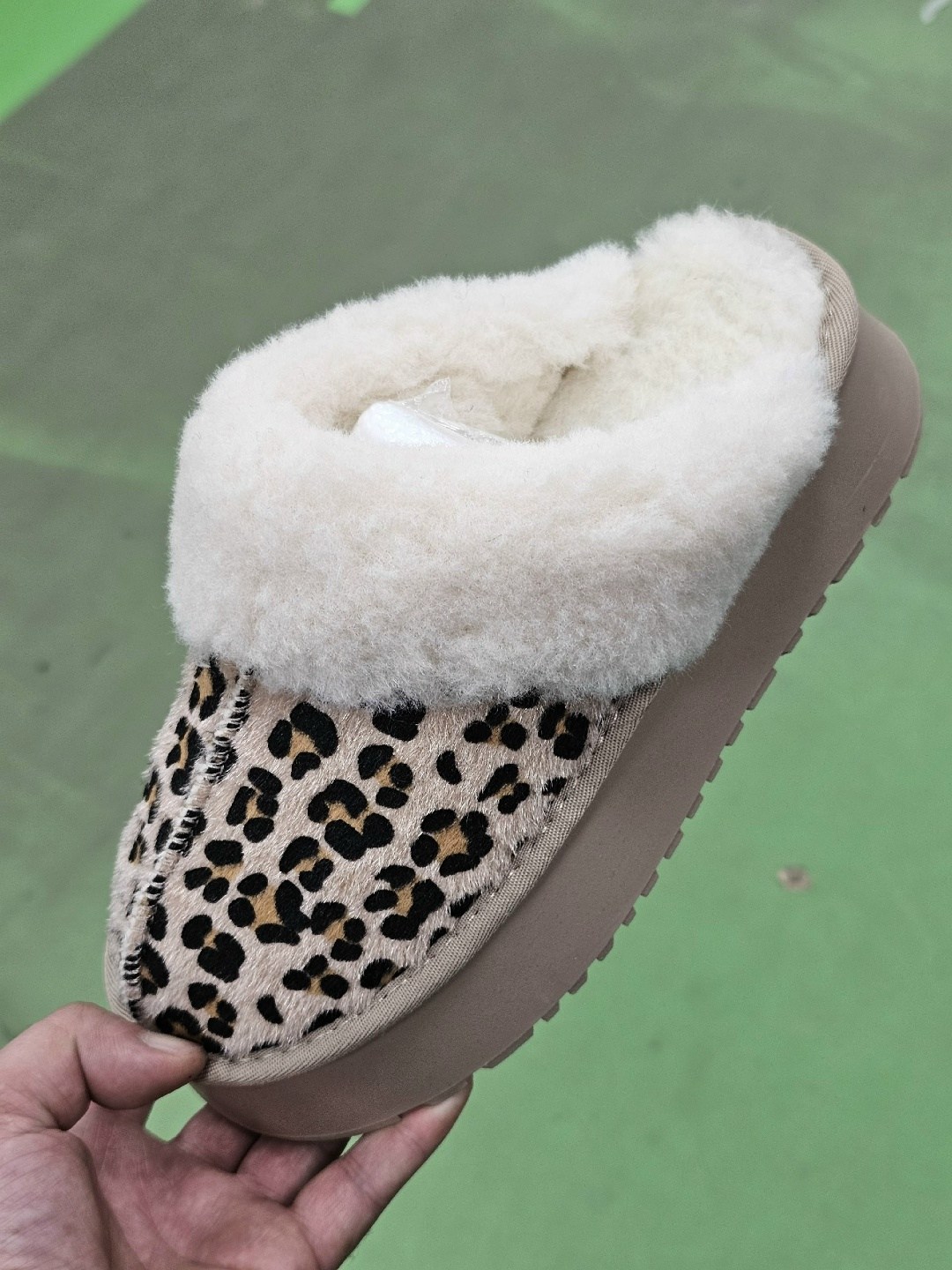 ,женские угги,угги женские зимние,тапочки модные,модные угги