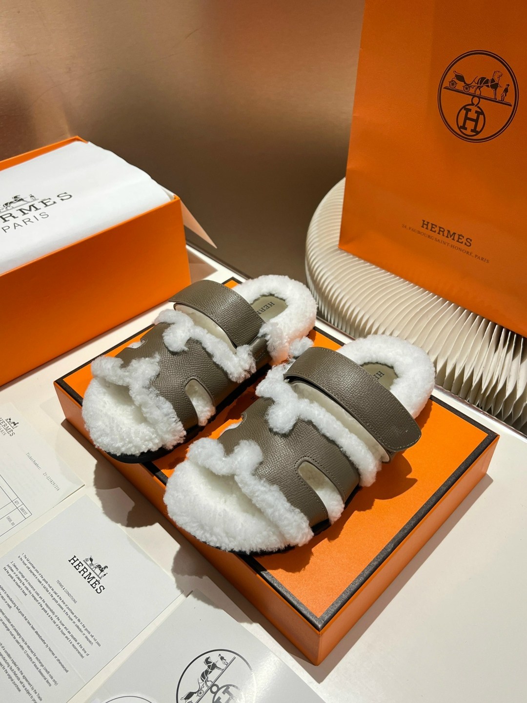 тапочки hermes,тапочки модные,шлепки меховые hermes,шлепки меховые hermes premium shoes,