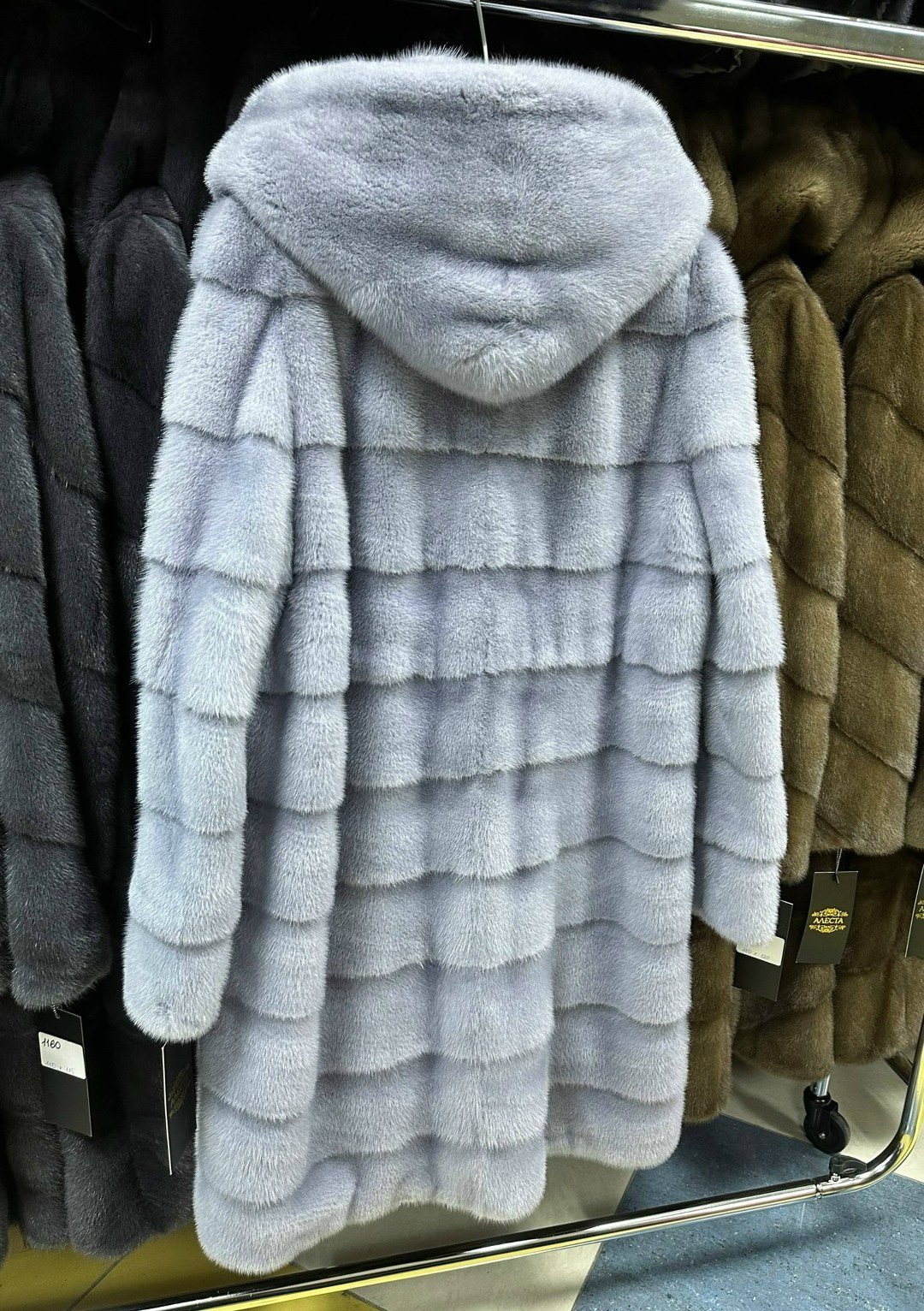 шуба норковая с капюшоном,шуба из голубой норки,голубая норка шуба,шуба норковая,серая норковая шуба