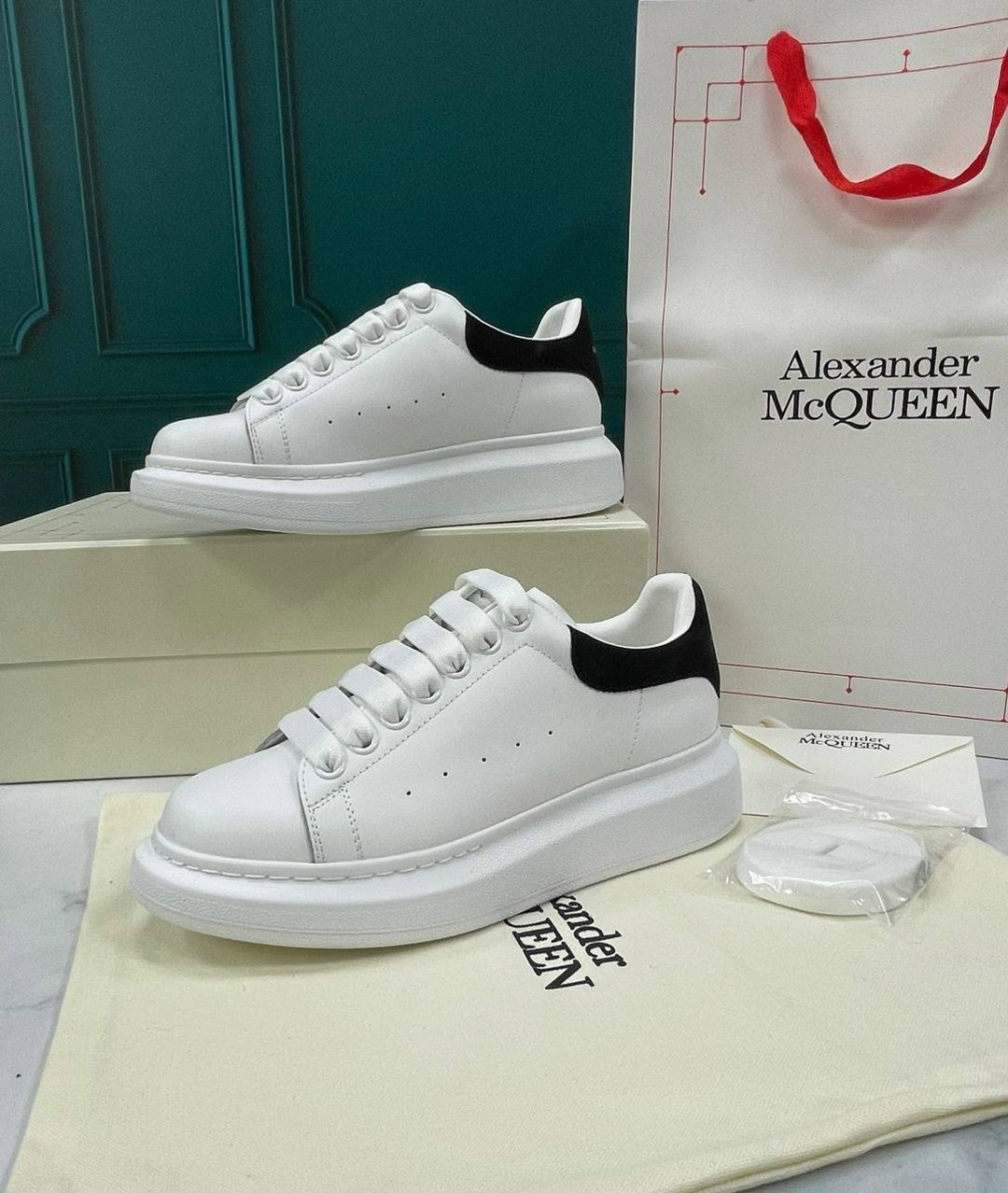 кеды alexander mcqueen,кроссовки alexander mcqueen,alexander mcqueen кроссовки мужские белые,кроссовки женские alexander mcqueen,mcqueen кроссовки женские