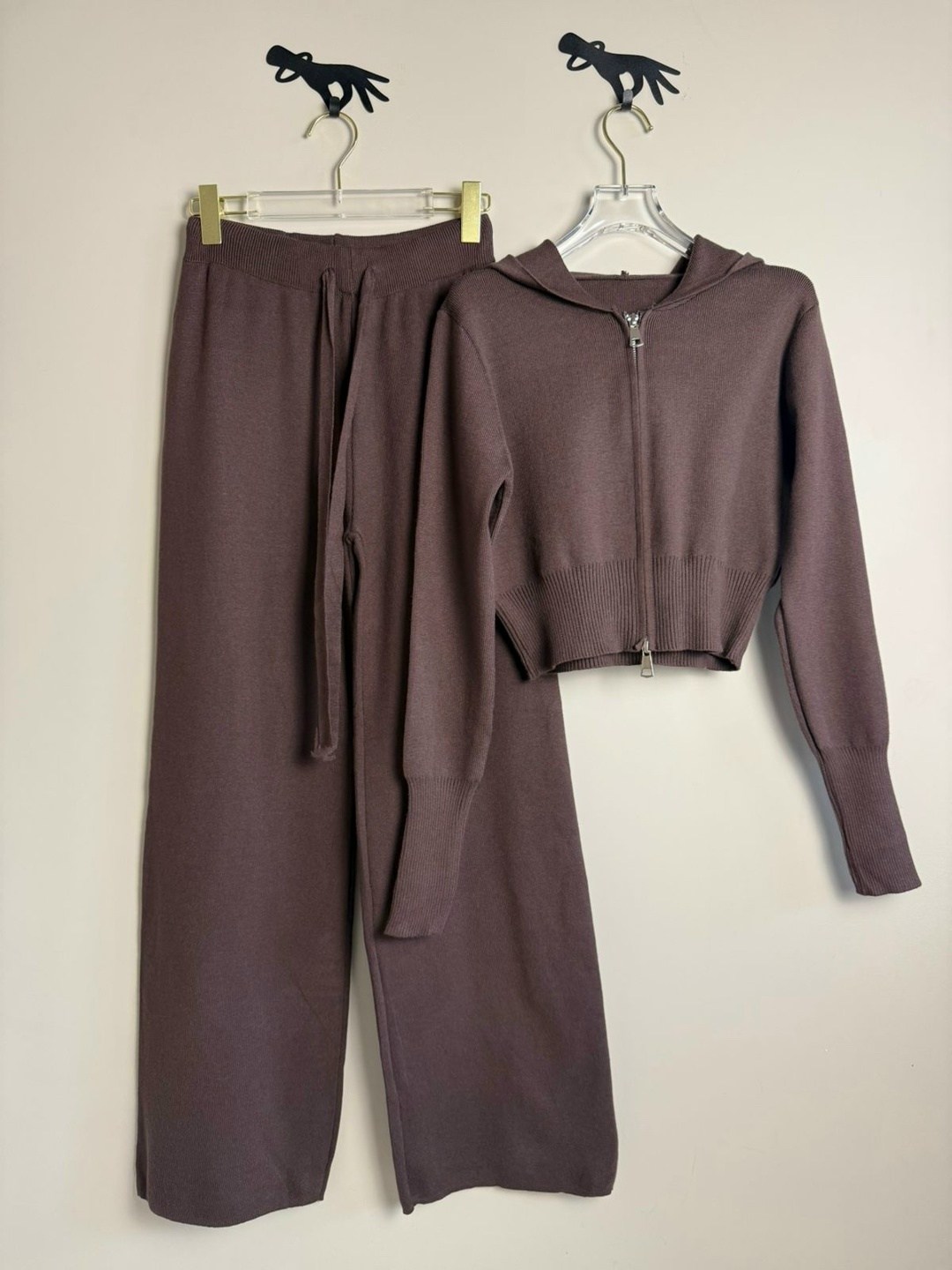 трикотажные костюмы,костюм с брюками,костюм с брюками и кофтой,вязаные костюмы,серый костюм женский