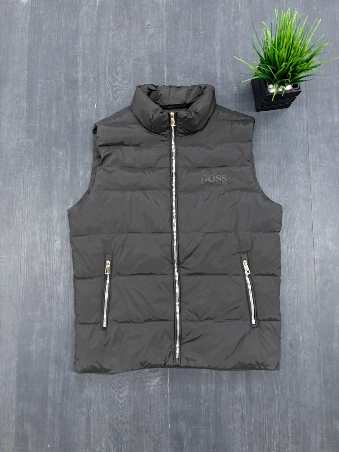 жилетка boss мужская,жилет boss,жилет boss жилет,жилетка хуго босс,утепленный жилет boss
