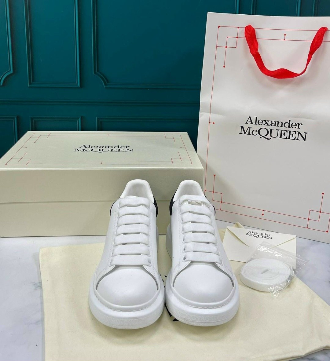 кеды alexander mcqueen,кроссовки alexander mcqueen,alexander mcqueen кроссовки мужские белые,кроссовки женские alexander mcqueen,mcqueen кроссовки женские