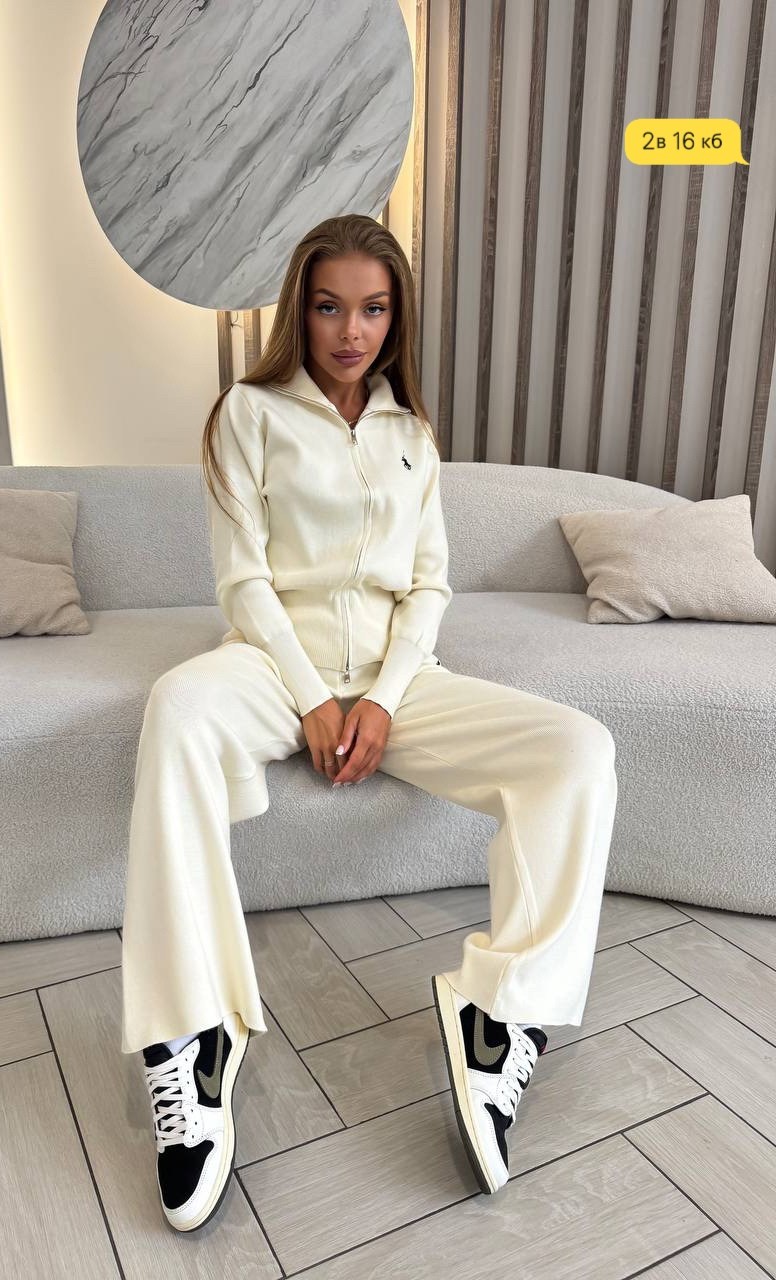 костюмы трикотажные,костюм молочный,трикотажный женский костюм,вязаные костюмы,стильные костюмы