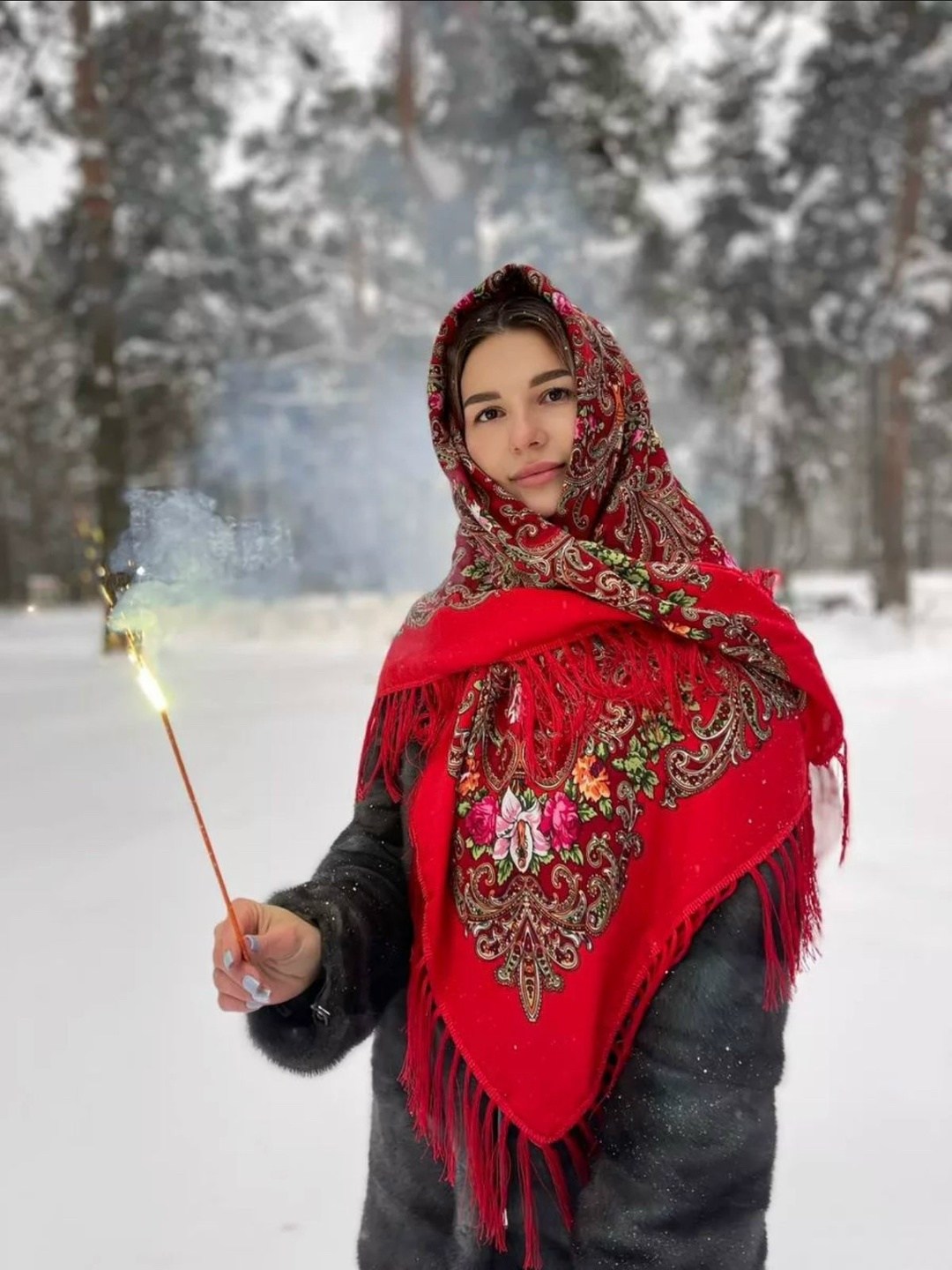 платки павловопосадские,павлопосадские платки,павловопосадский платок незнакомка,платок павловопосадский платок,платок женский павловопосадский платок