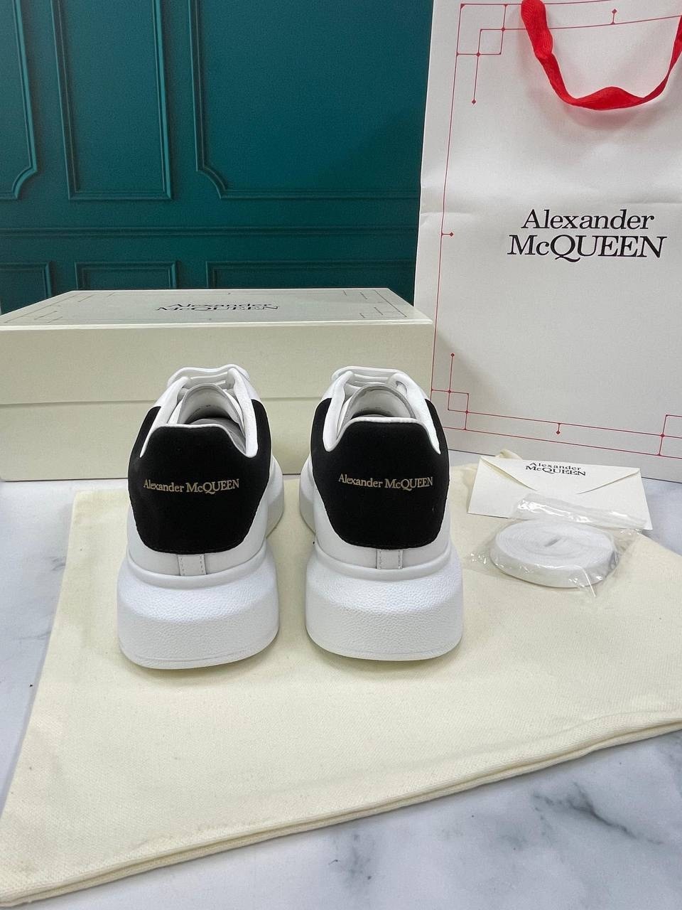 кеды alexander mcqueen,кроссовки alexander mcqueen,alexander mcqueen кроссовки мужские белые,кроссовки женские alexander mcqueen,mcqueen кроссовки женские