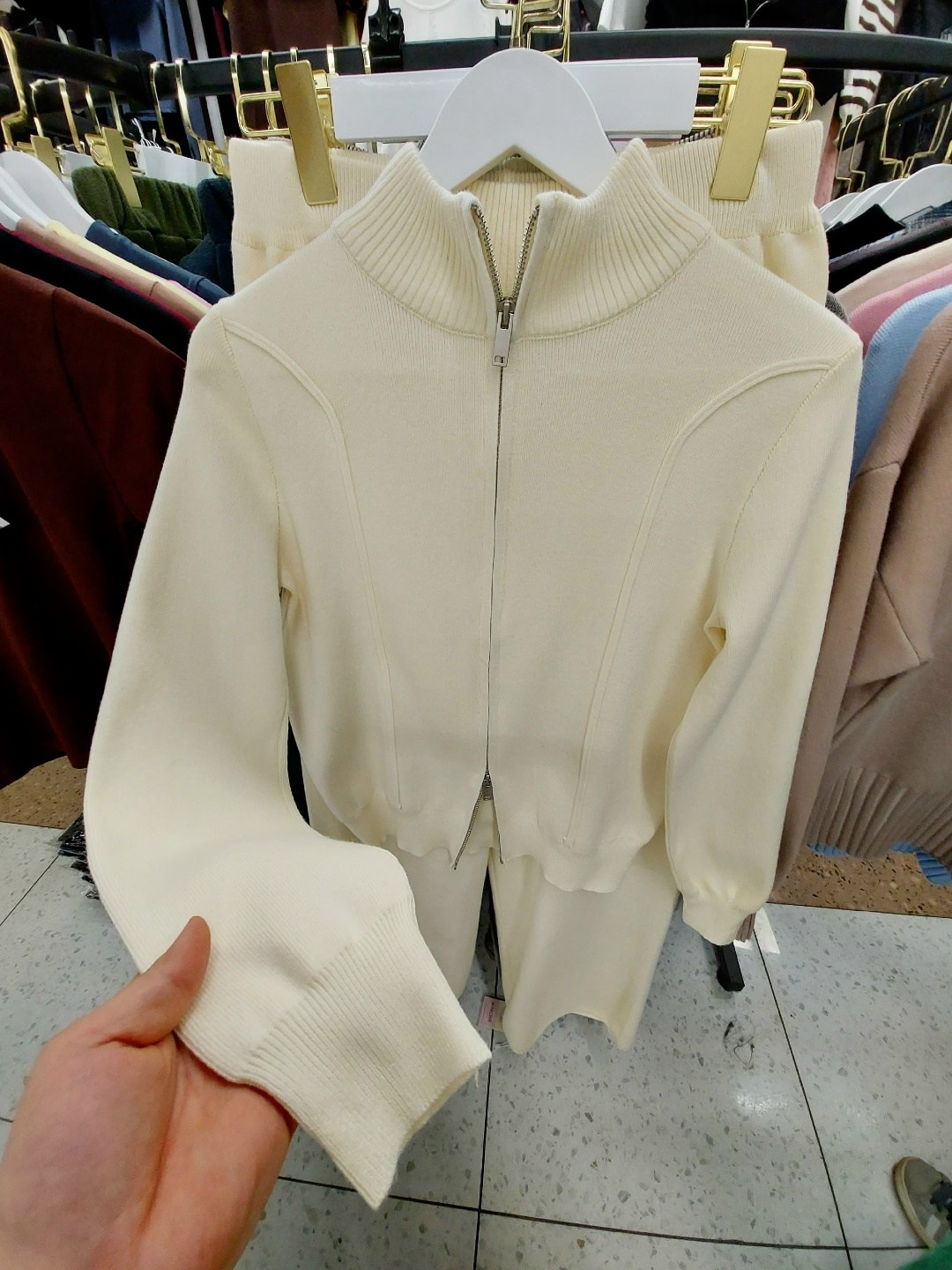 костюм двойка кашемир,трикотажные костюмы,стильные костюмы,костюмы двойки,трикотажные костюмы женские