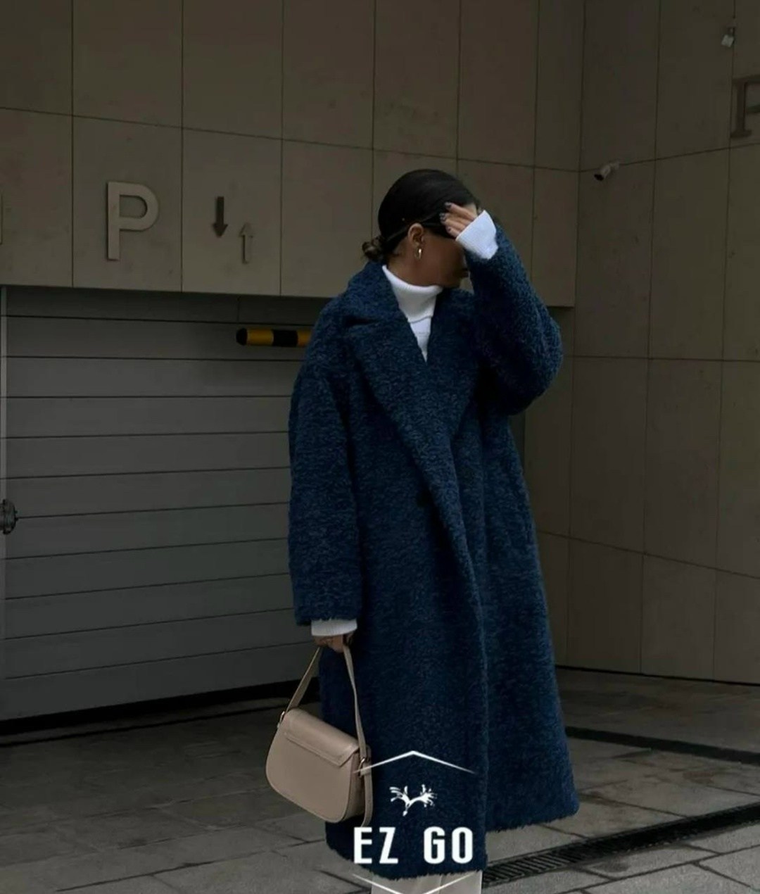 пальто из искусственного меха,бордовая шуба,пальто оверсайз,меховое пальто,бордовое пальто