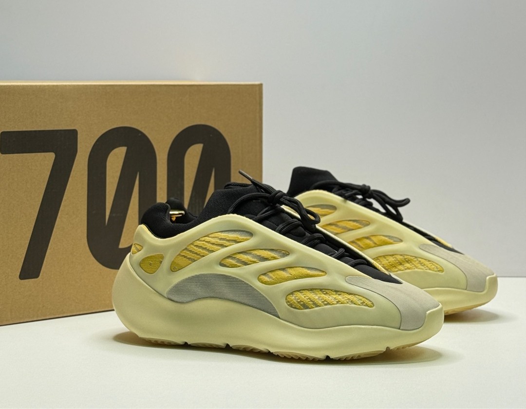 adidas yeezy boost 700 v 3,adidas yeezy boost 700,кроссовки adidas yeezy boost 700 v3,кроссовки adidas yeezy boost 700,кроссовки