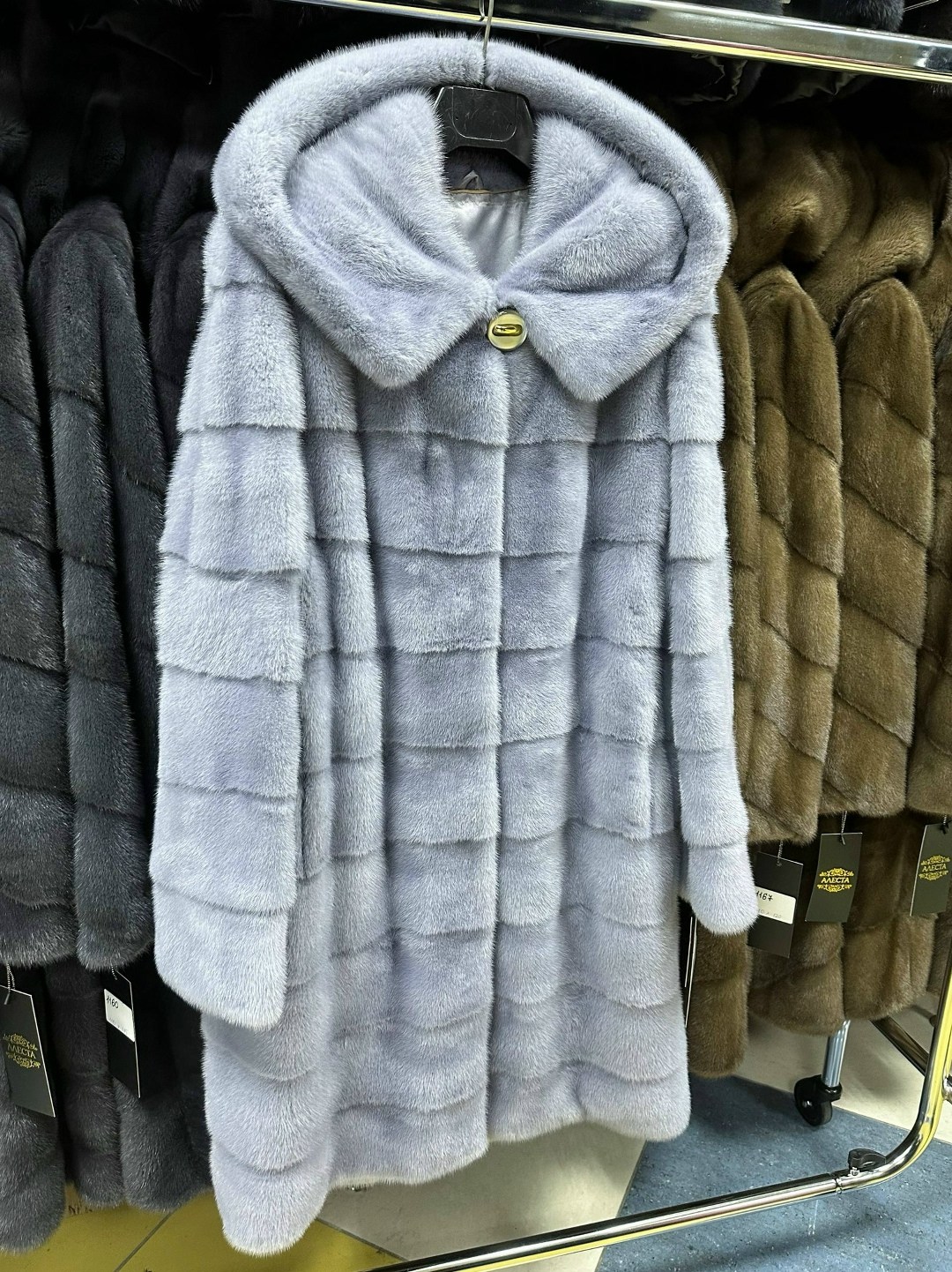 шуба норковая с капюшоном,шуба из голубой норки,голубая норка шуба,шуба норковая,серая норковая шуба