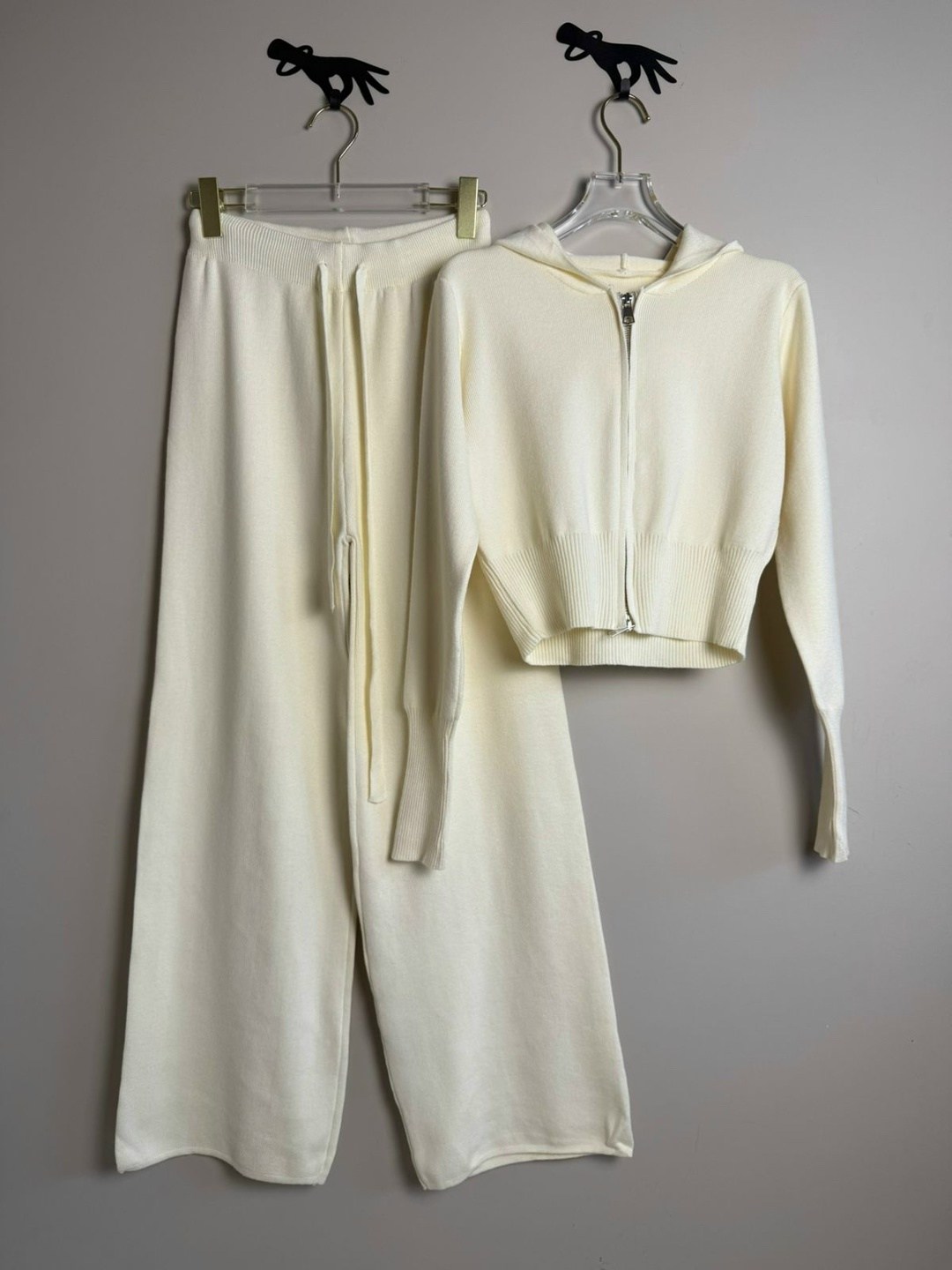 трикотажные костюмы,костюм с брюками,костюм с брюками и кофтой,вязаные костюмы,серый костюм женский