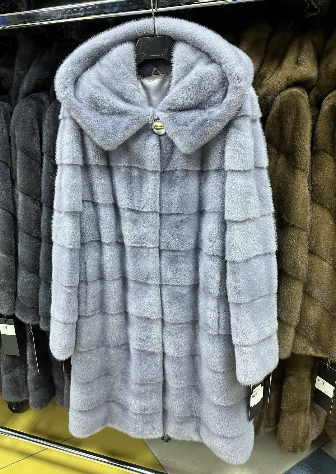 шуба норковая с капюшоном,шуба из голубой норки,голубая норка шуба,шуба норковая,серая норковая шуба