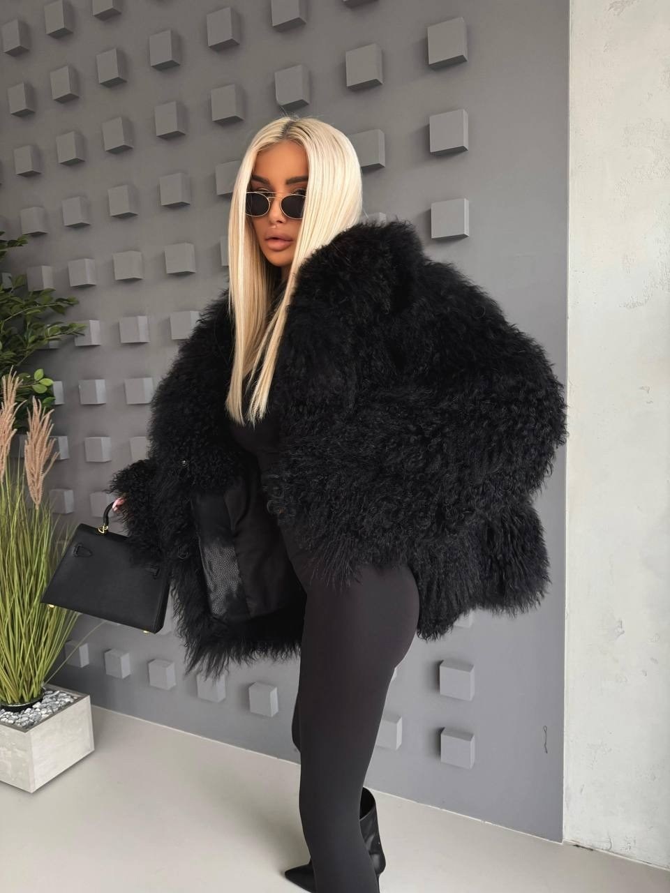 шуба из ламы,женская шуба,искусственная шуба,шуба модная,черная шуба