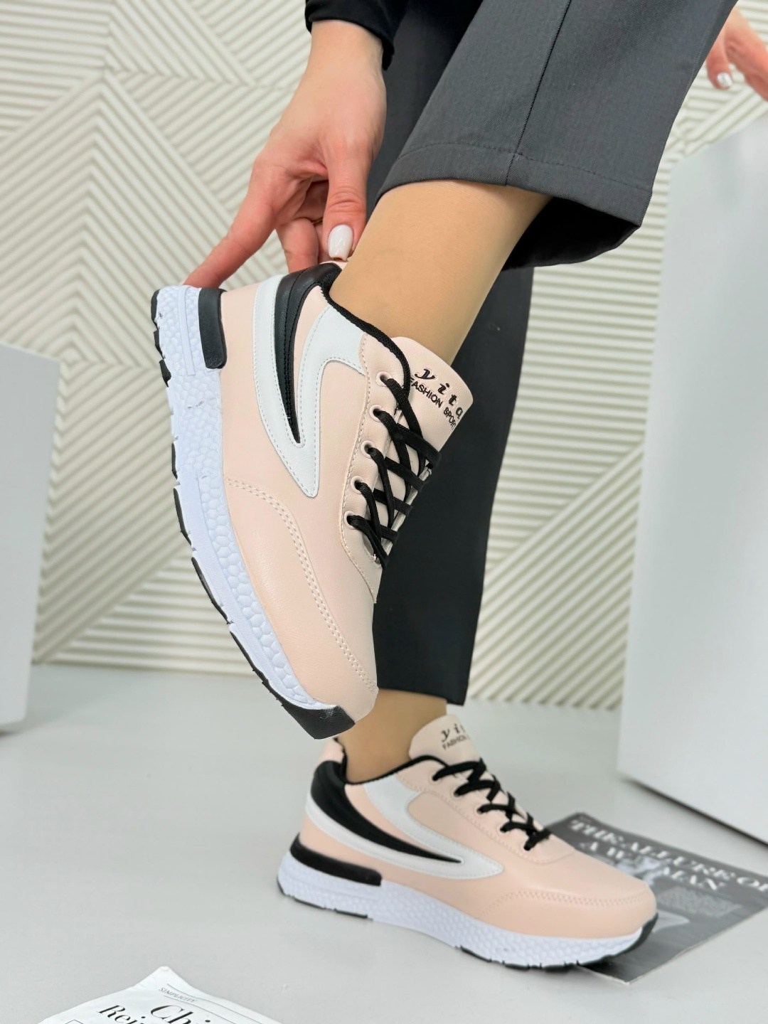 кроссовки женскиe,,кроссовки для женщин,повседневные кроссовки,кроссовки модные