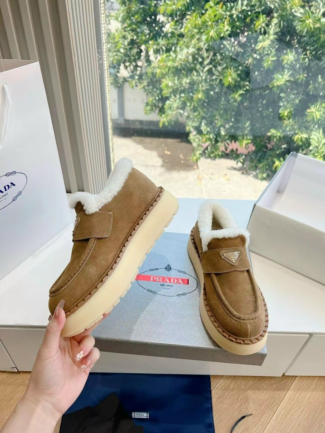 меховые лоферы,,лоферы prada suede,ботинки с мехом,женские меховые