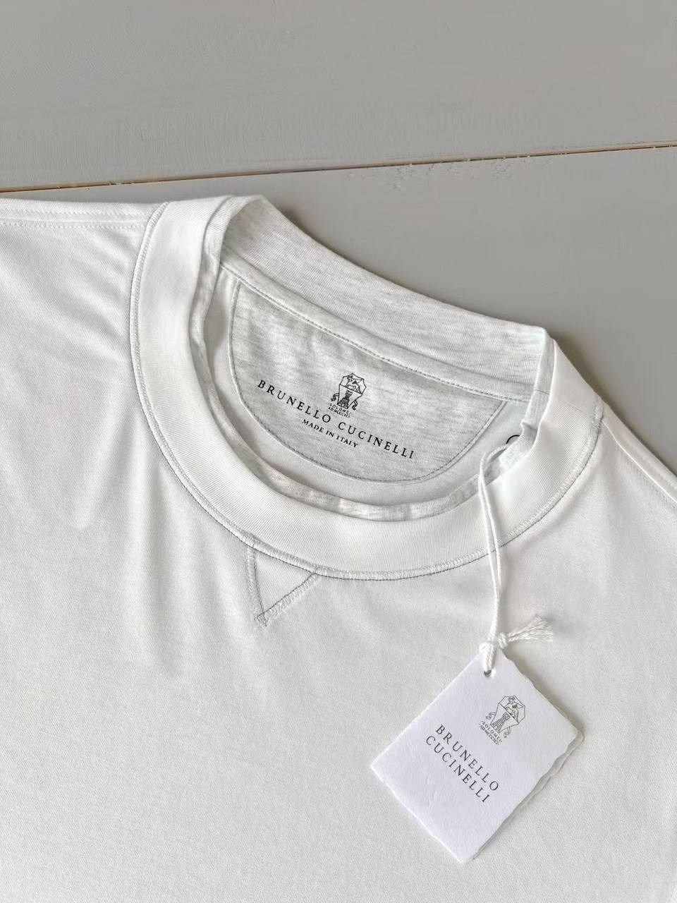 мужские футболки brunello cucinelli,футболка brunello cucinelli,брендовые вещи,белая мужская футболка