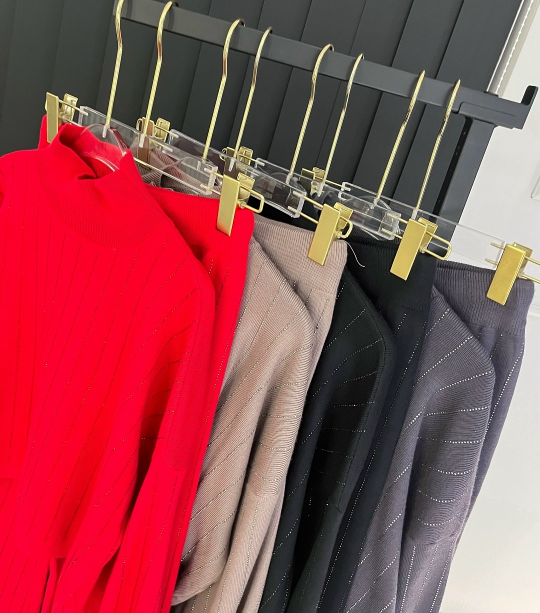 костюмы брючные,трикотажные костюмы,женский вязаный костюм,костюм лапша женский,вязаные костюмы