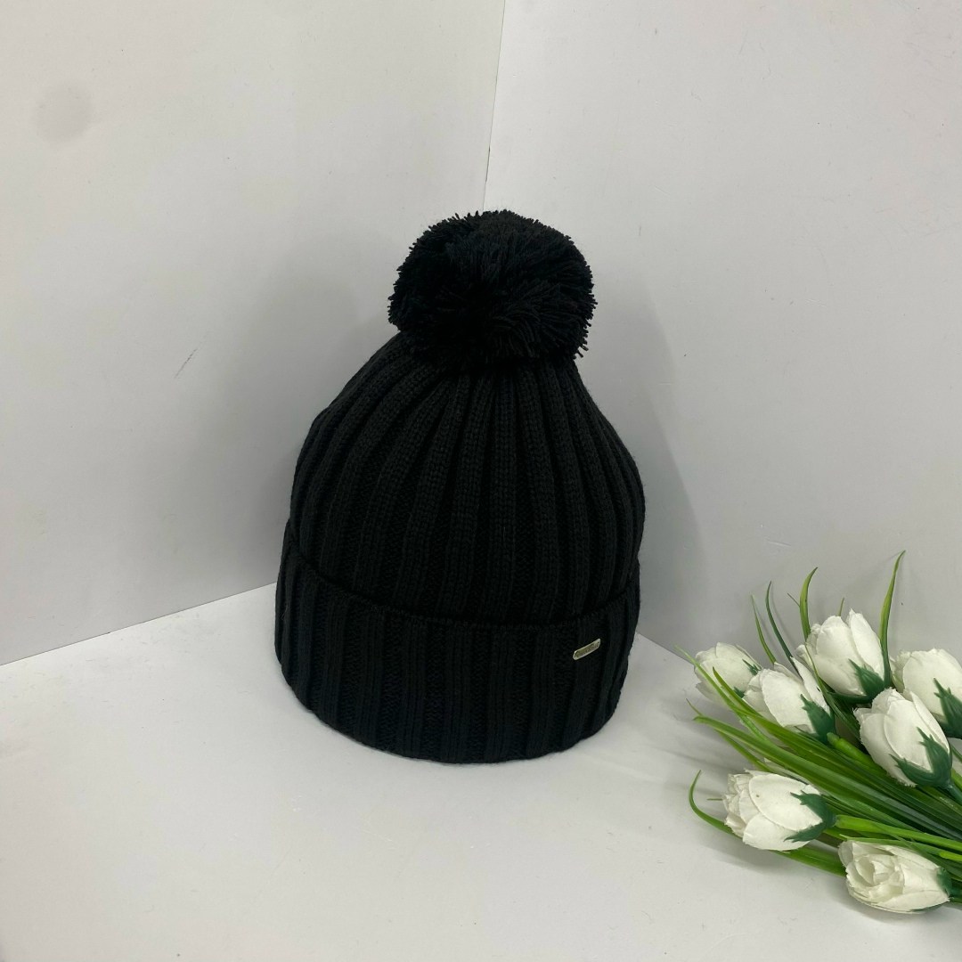 шапка женская,бежевая шапка,шапка вязаная,шапка с помпонами,шапка мужская вязаная