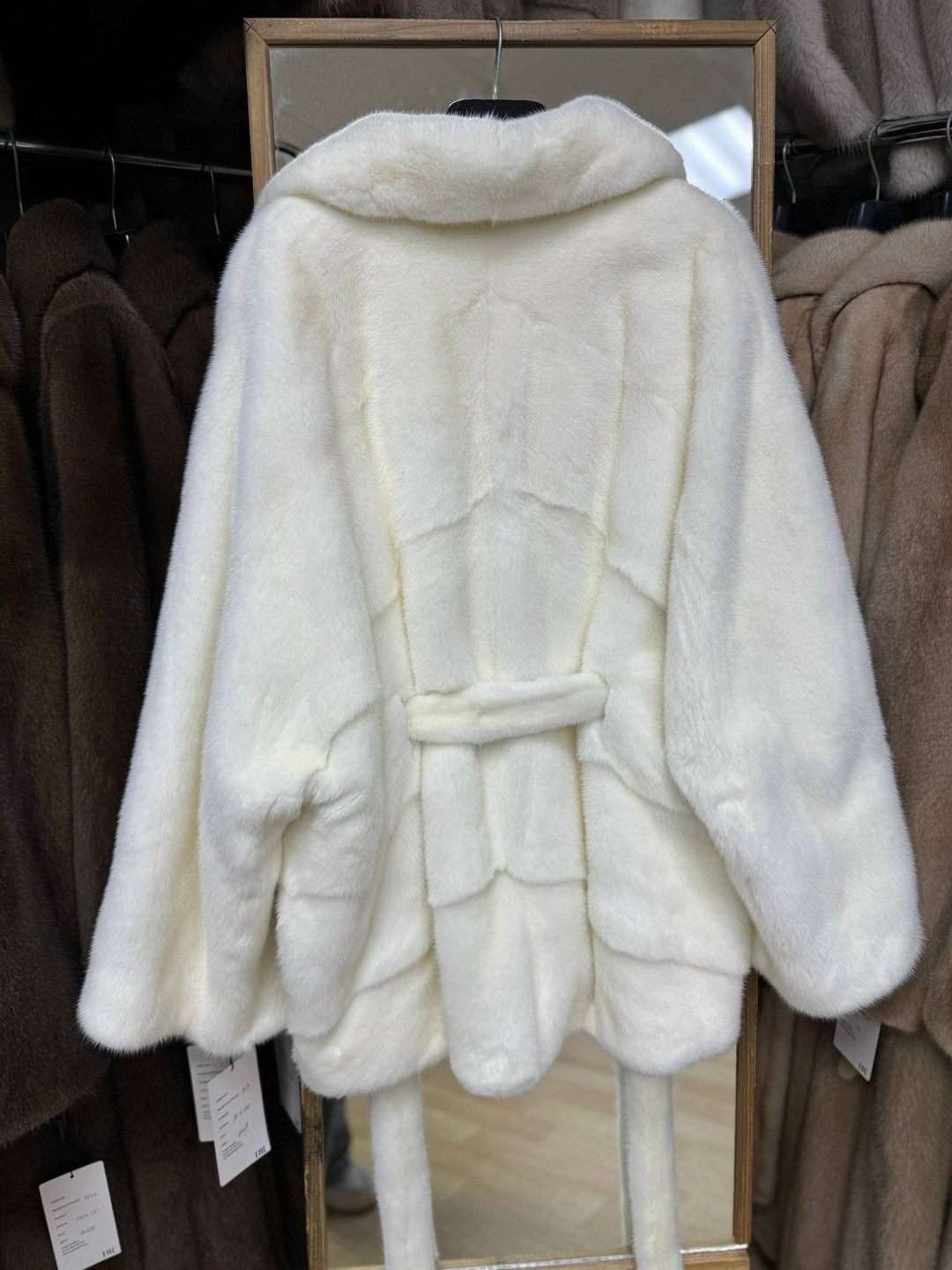 шуба норковая белая,шуба белая норка,белая шуба из норки,норковая шуба,шуба норковая летучая мышь