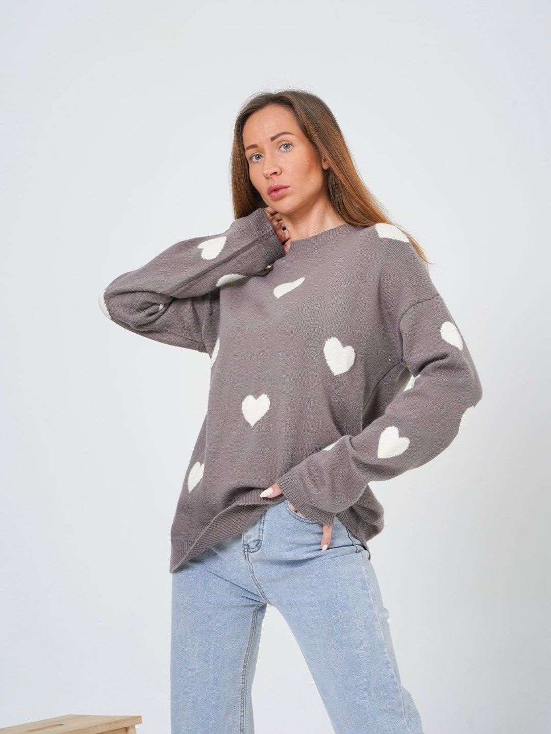 свитер с сердечками,джемпер трикотажный,модные свитера,джемпер с сердечками,свитер оверсайз с сердечками