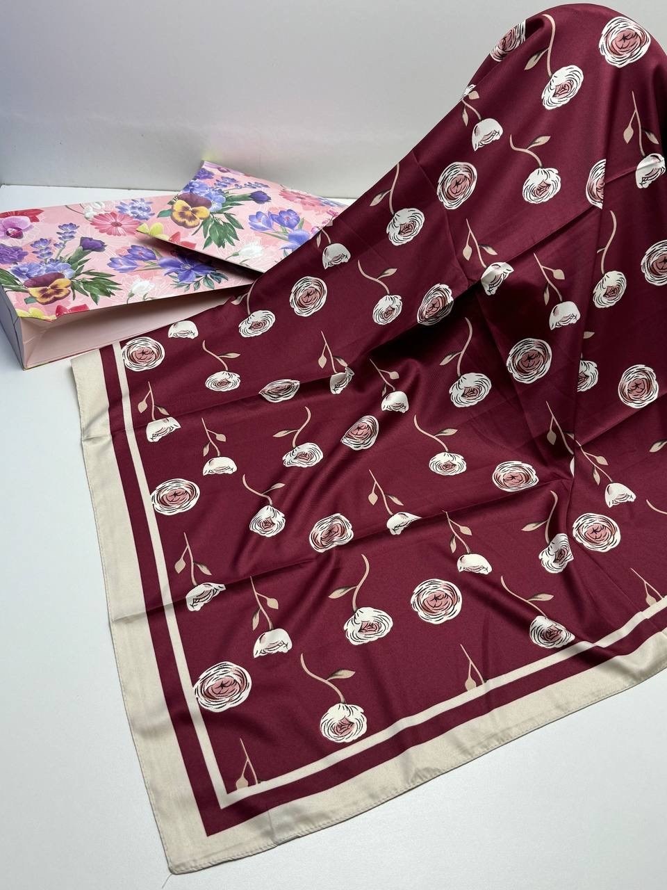 платки тонки,шелковые платки,атласный платок,платки женские,женские платки шелковый