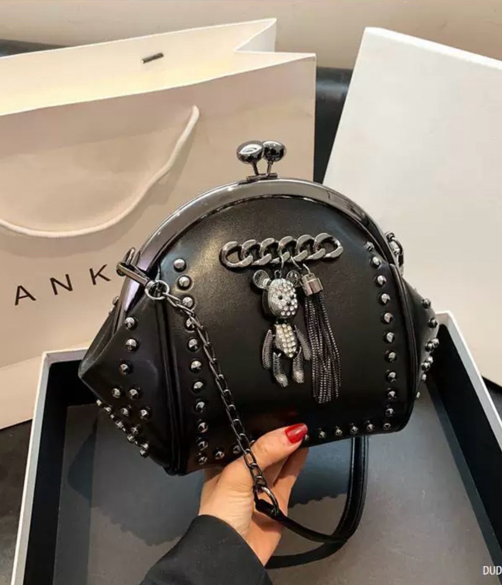 сумка женская с клепками,сумка эко кожа,сумка,сумочка,модная сумка